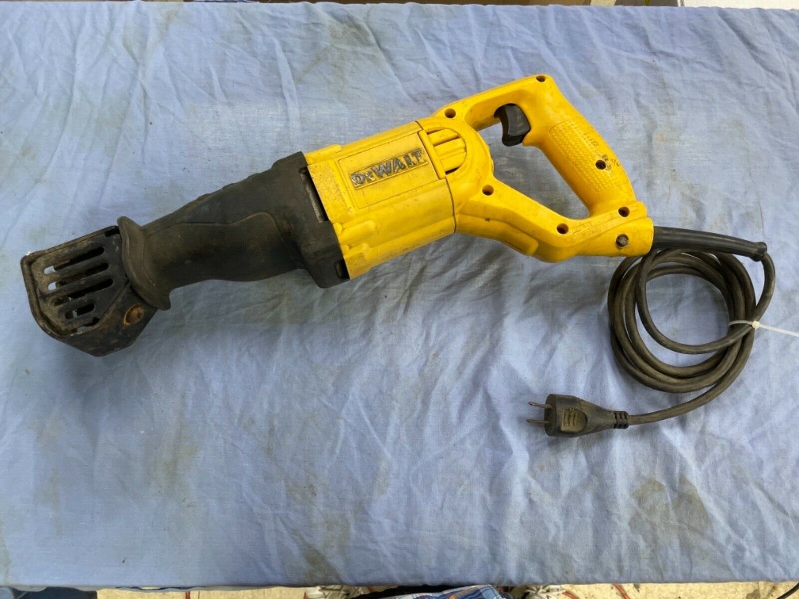 DeWalt DWE304 V.S. Reciprocating Saw