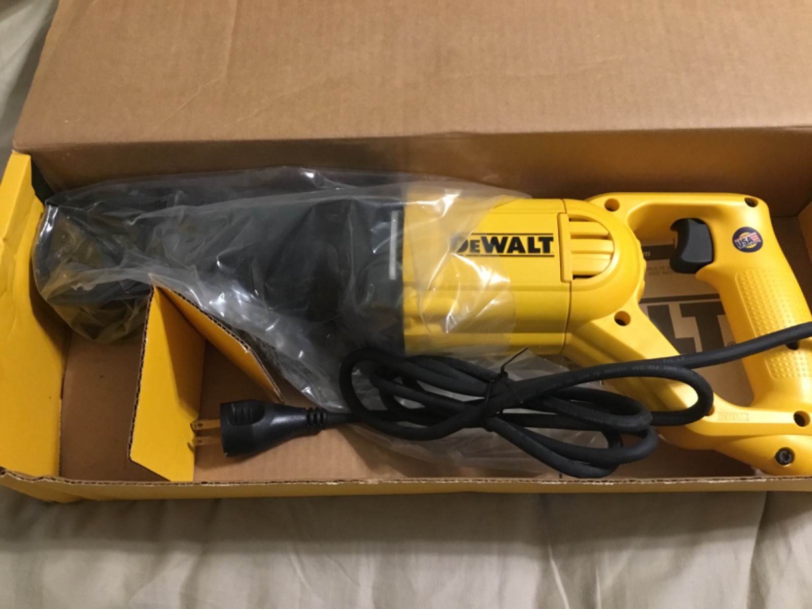 DEWALT DWE304 Reciprocating Saw 10 Amp 4-Position Blade Clamp