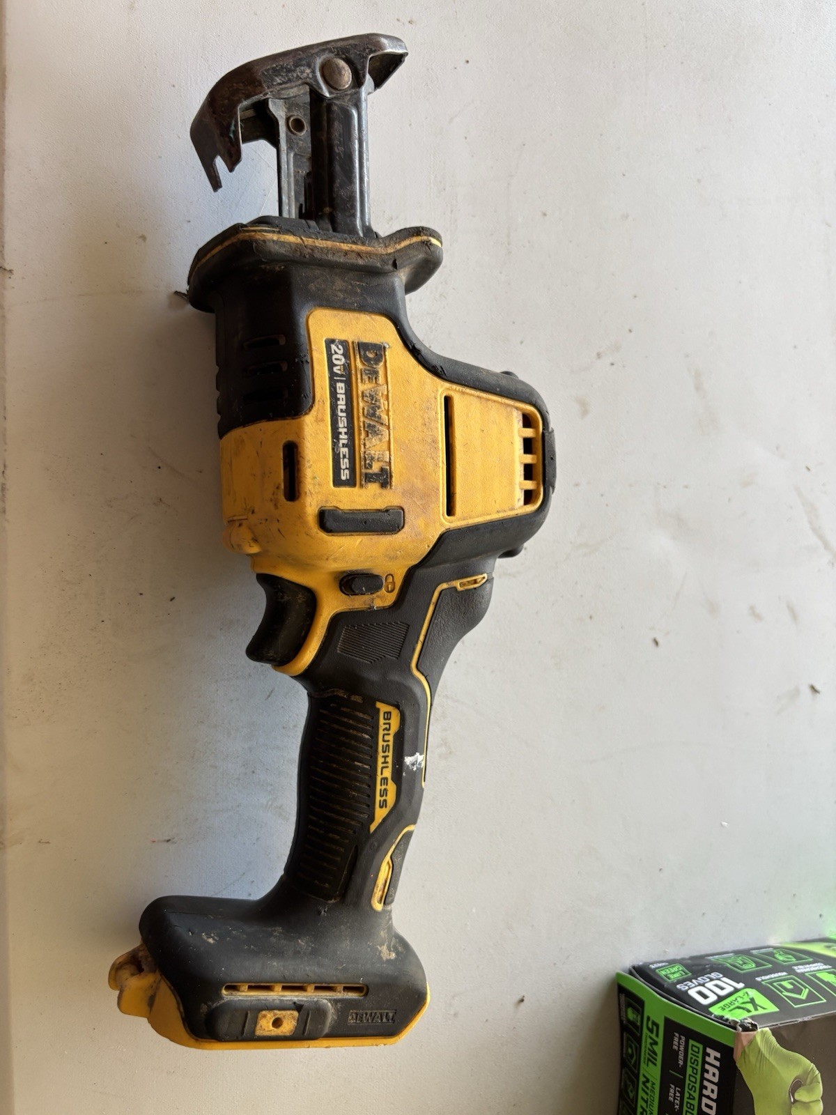 DEWALT DCS369 20V Brushless Cordless Reciprocating Broken Blade Chuck