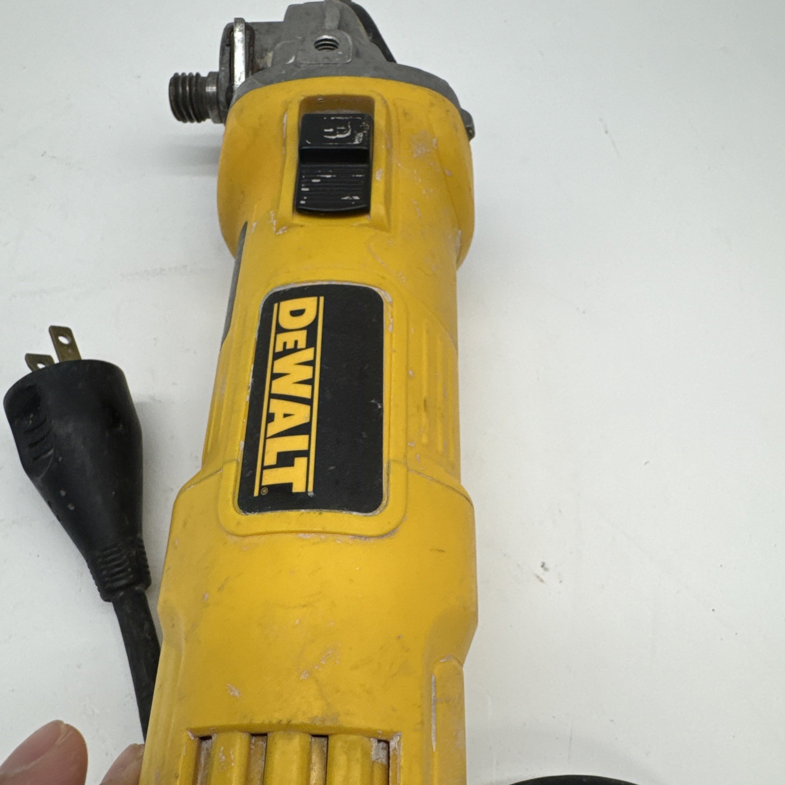 DEWALT DWE4011 18V Angle Grinder N7•