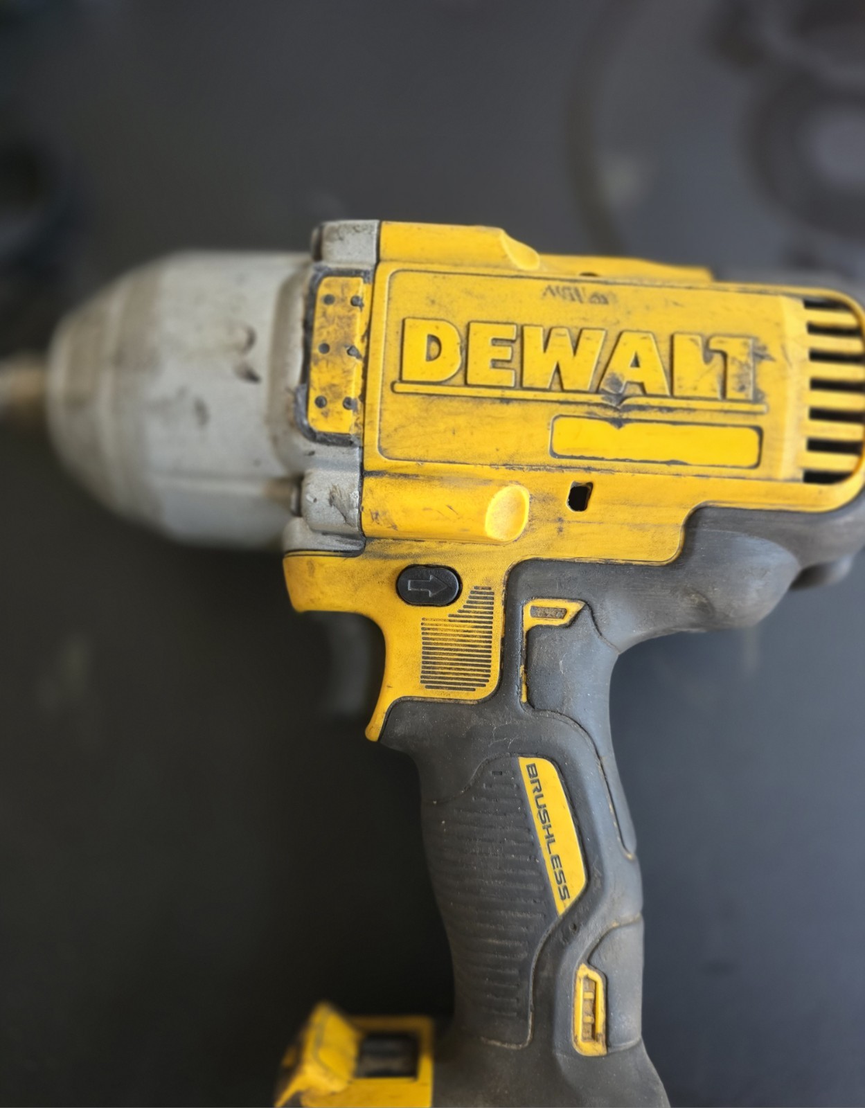 DEWALT 20V Max XR 1/2&Prime; Brushless 3-Speed Impact Wrench DCF899( pre-owned)