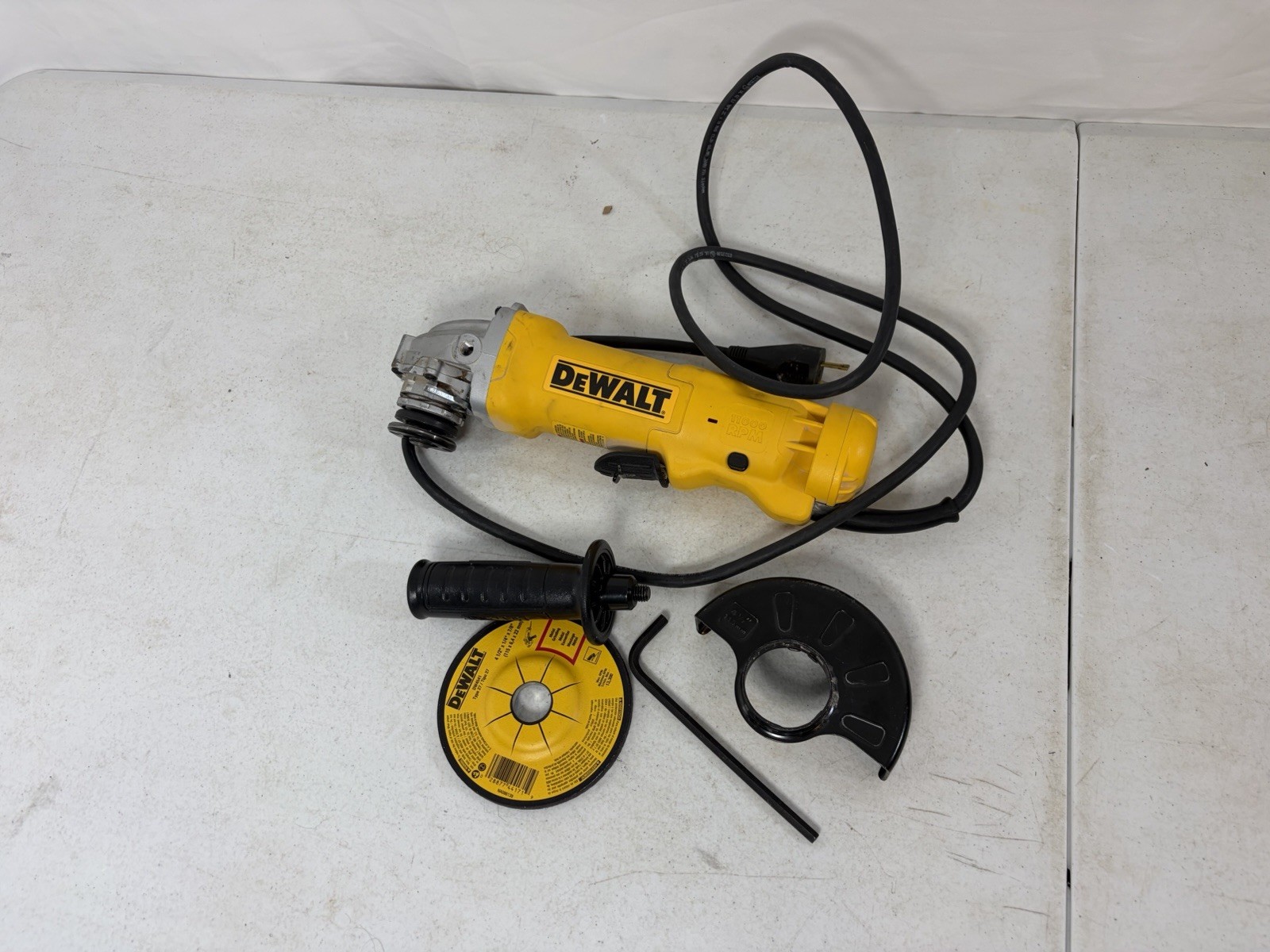 DEWALT 11 Amp 4-1/2&Prime; Corded Angle Grinder w/ Paddle Switch & Wheel DWE402W