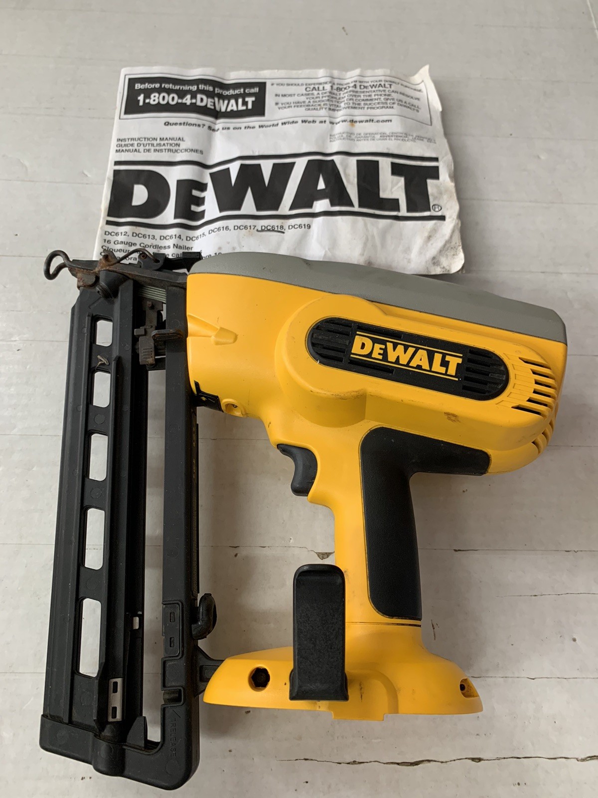 DEWALT 18V Cordless Finish Nailer 16 Gauge Angled Power Tool DC618 Manual-TESTED