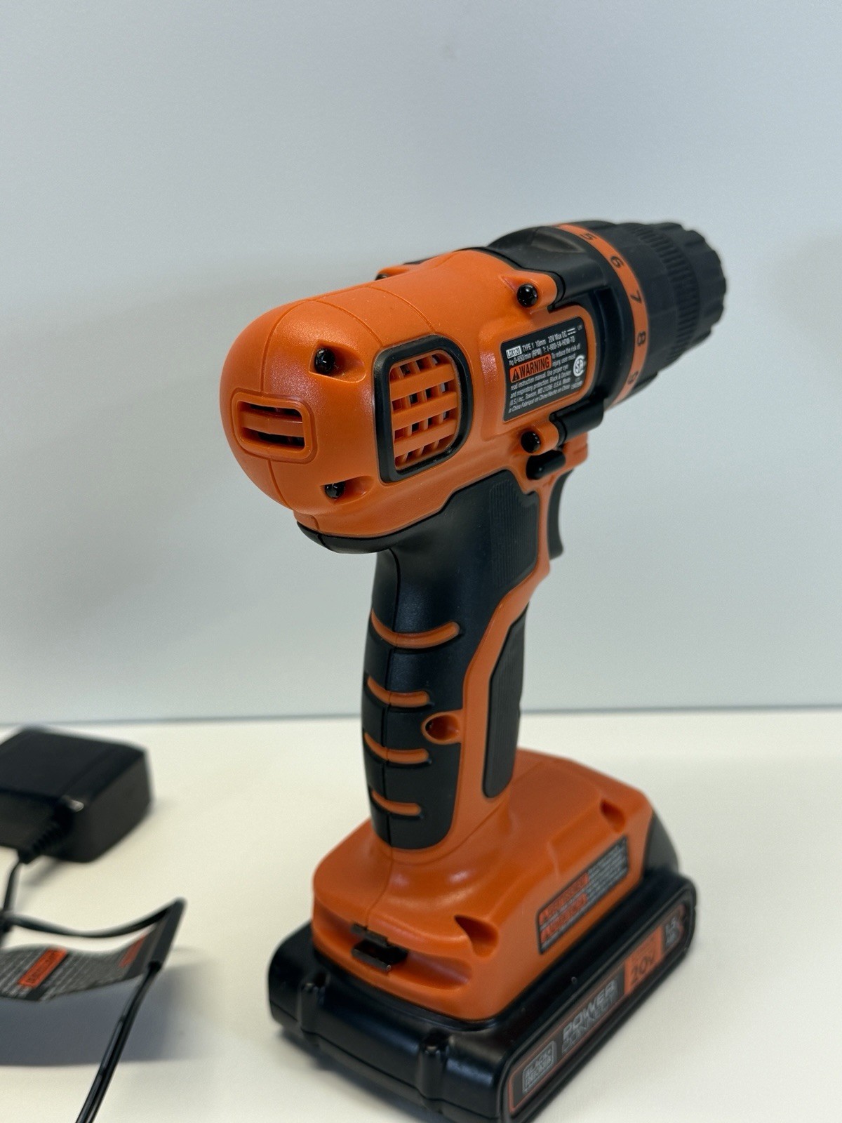 BLACK AND DECKER 20-Volt MAX Lithium-ion Cordless Drill/Driver LDX120 & Charger
