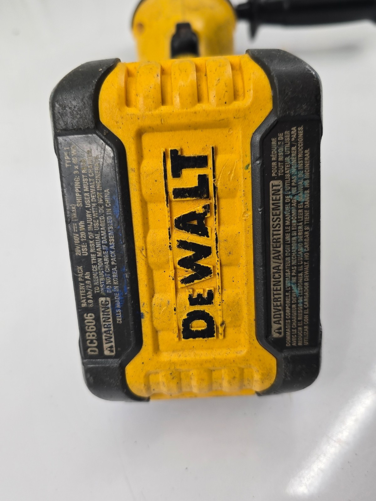 Dewalt DCG418 Flexvolt 60v grinder, 6AH Flexvolt Battery