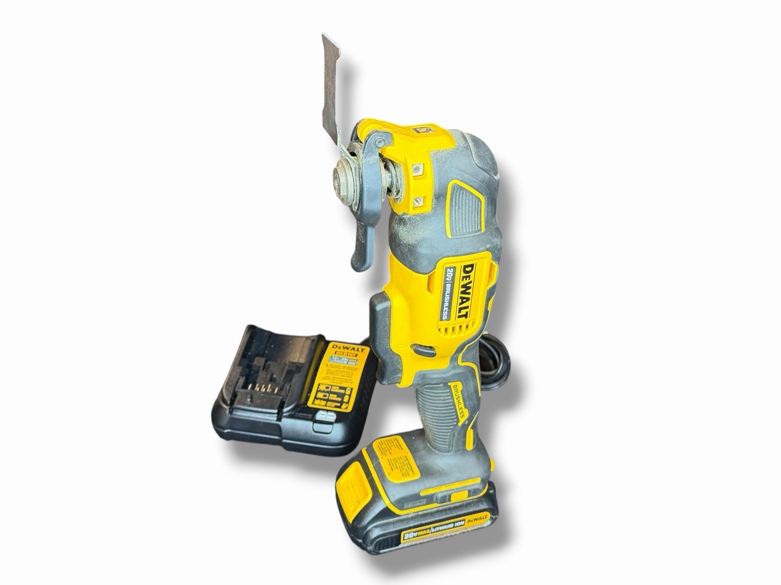 DeWalt DCS354B Atomic 20V MAX Oscillating Multi-Tool Battery And Charger