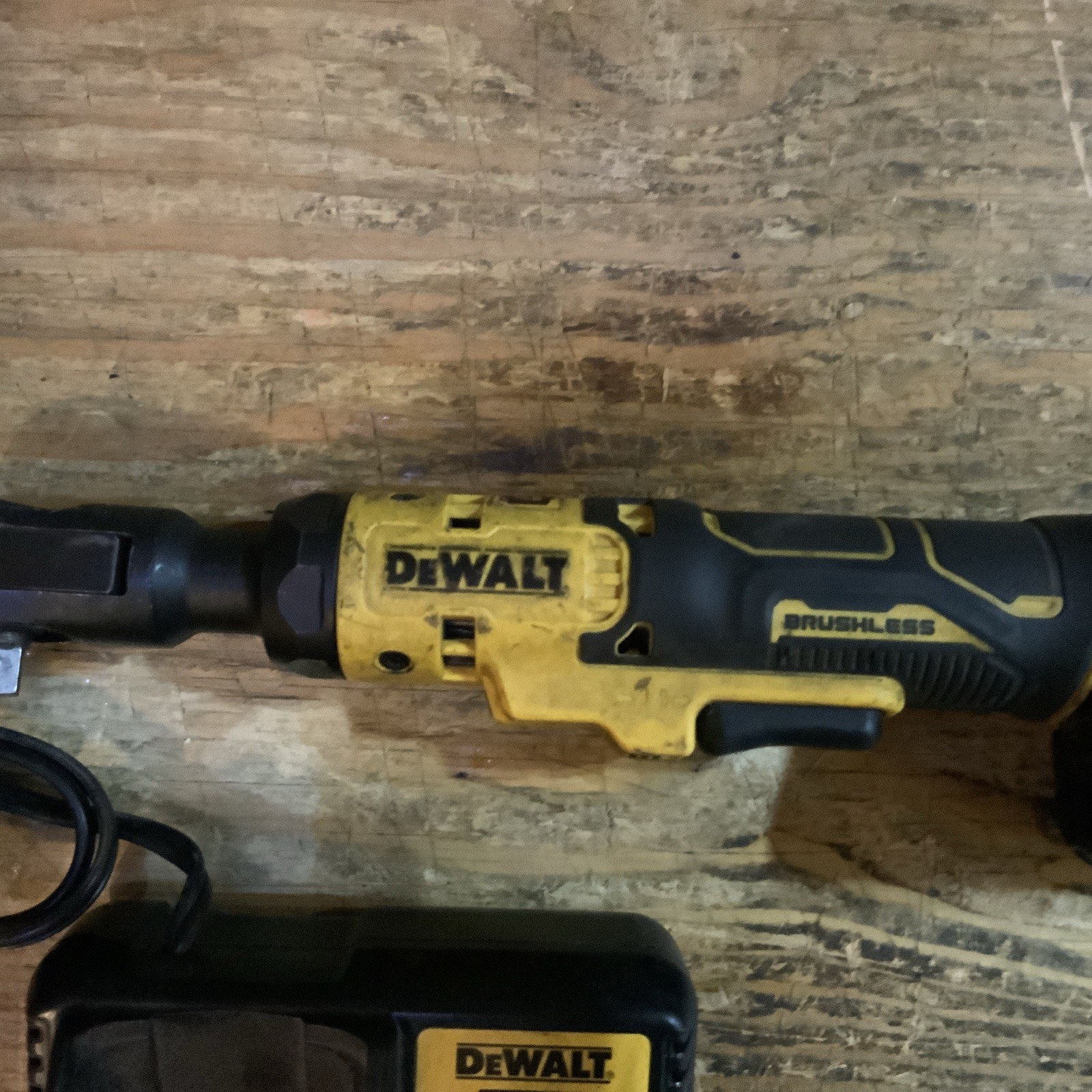 DeWalt DCF513 ATOMIC 20V MAX Cordless 3/8&Prime; Ratchet+Charger+Battery