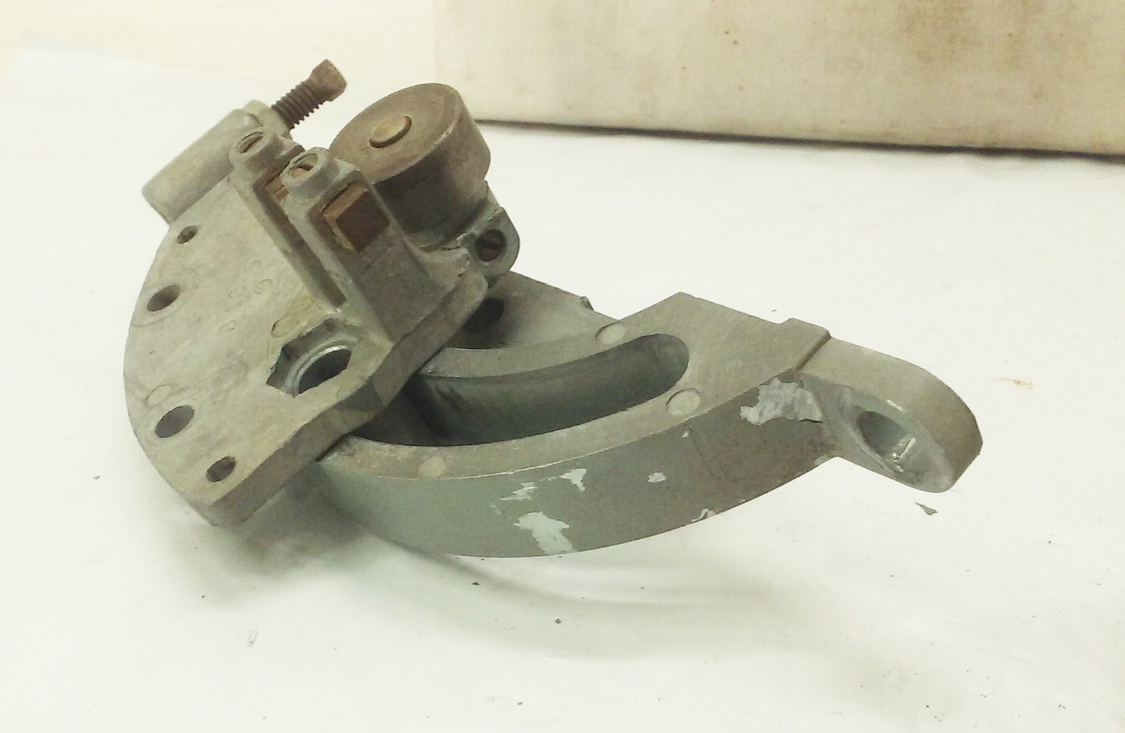 Vtg Atlas 9360 10&Prime; band saw Trunnion & segment w/ knob, blade guide assembly