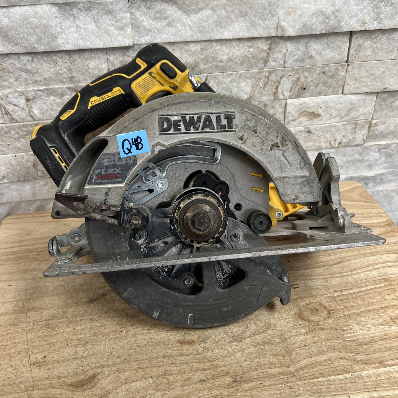 DeWalt XR 7-1/4&Prime; 20V Max Circular Saw DCS590B – Tool Only – FOR PARTS OR REPAIR