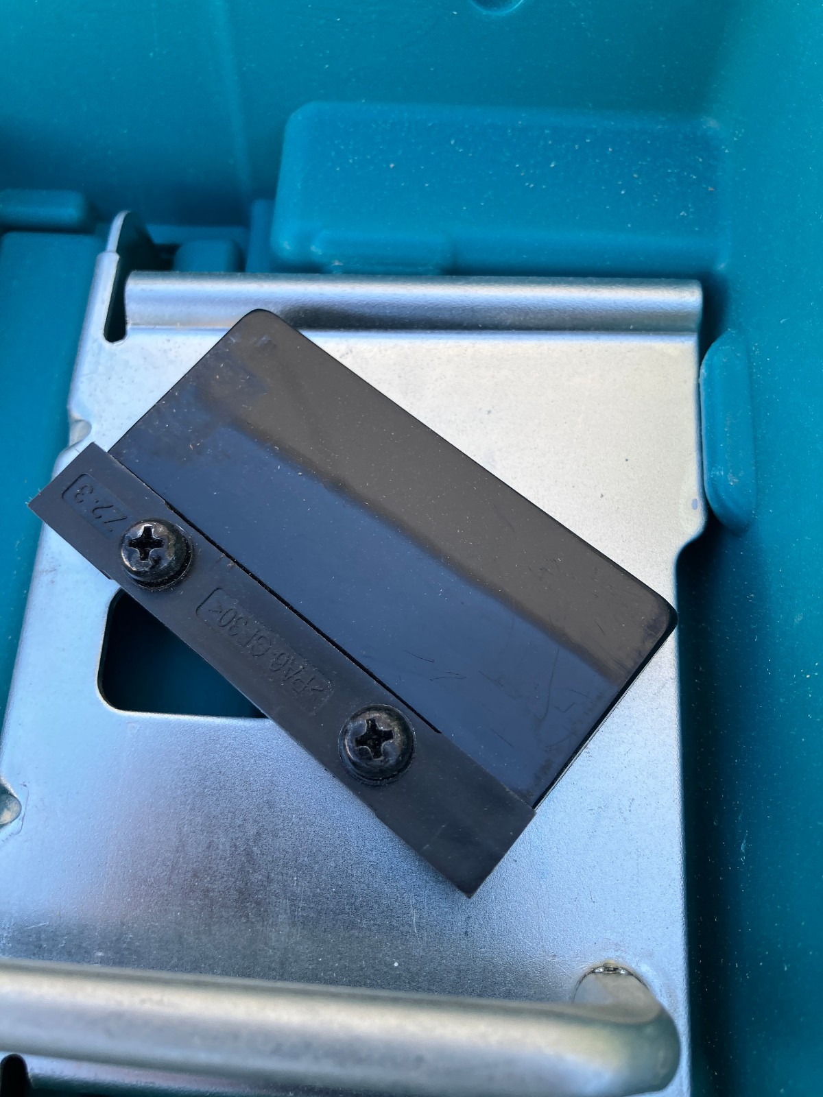 Makita 6.5 Amp 3‑1/4&Prime; Planer, with Tool Case 110v kp0800k