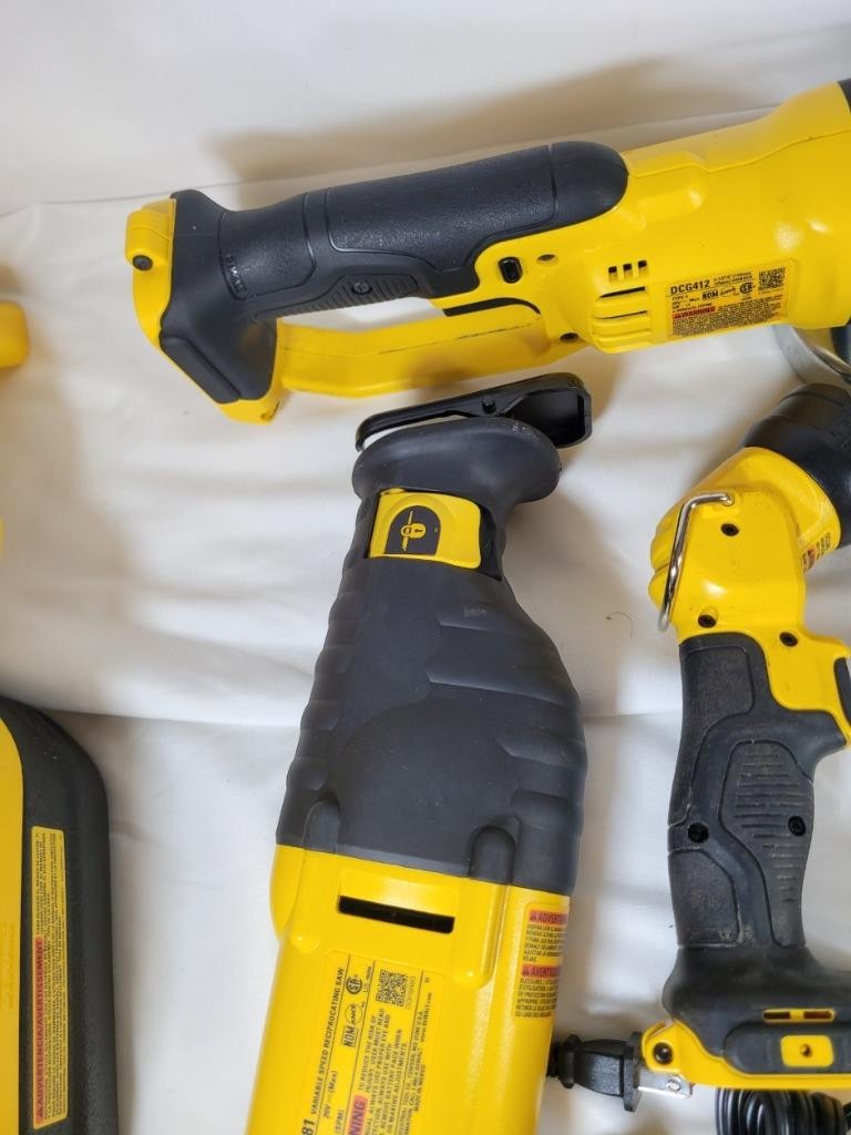 DeWalt 20V Tool Bundle Blower, Grinder, Saw, Vacuum, Radio, Drill, Light +