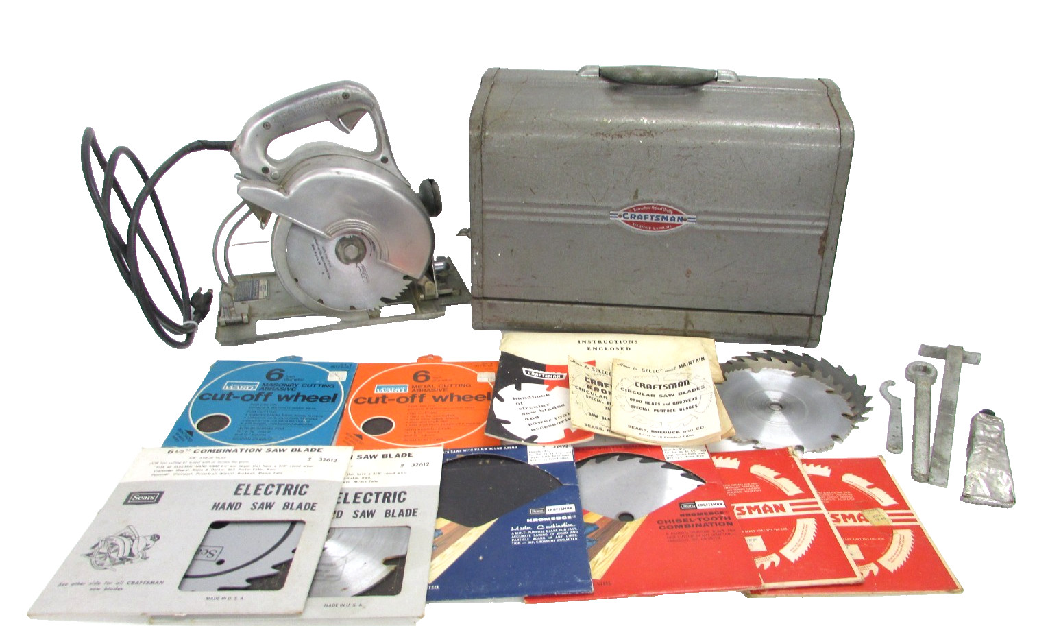 CRAFTSMAN, 6-1/2&Prime; CIRCULAR SAW (HAND SAW) 207.25530, w/ CASE, MANUALS & BLADES