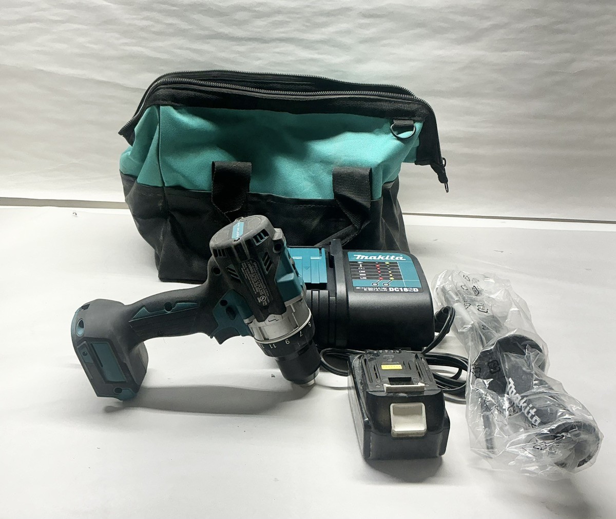 MAKITA XPH14 CORDLESS DRILL *W/ BAG, BATTERY, AND CHARGER* (P33016501)