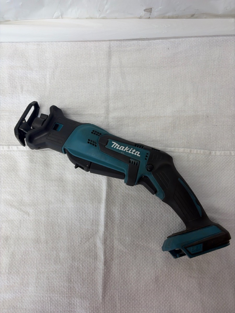 MAKITA XRJ01 RECIPROCATING SAW PRE-OWNED (P23017402)