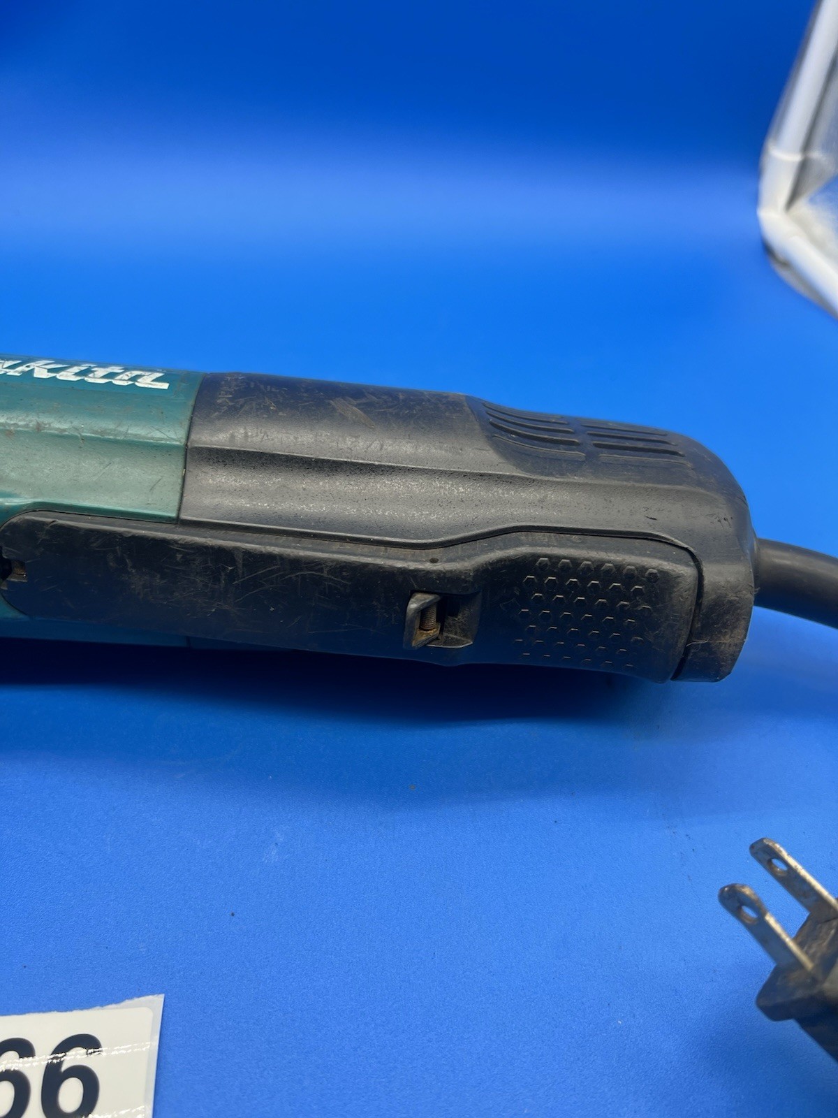 Makita 4‑1/2&Prime; SJS Paddle Switch Angle Grinder Corded 9564P Missing Lock Nut