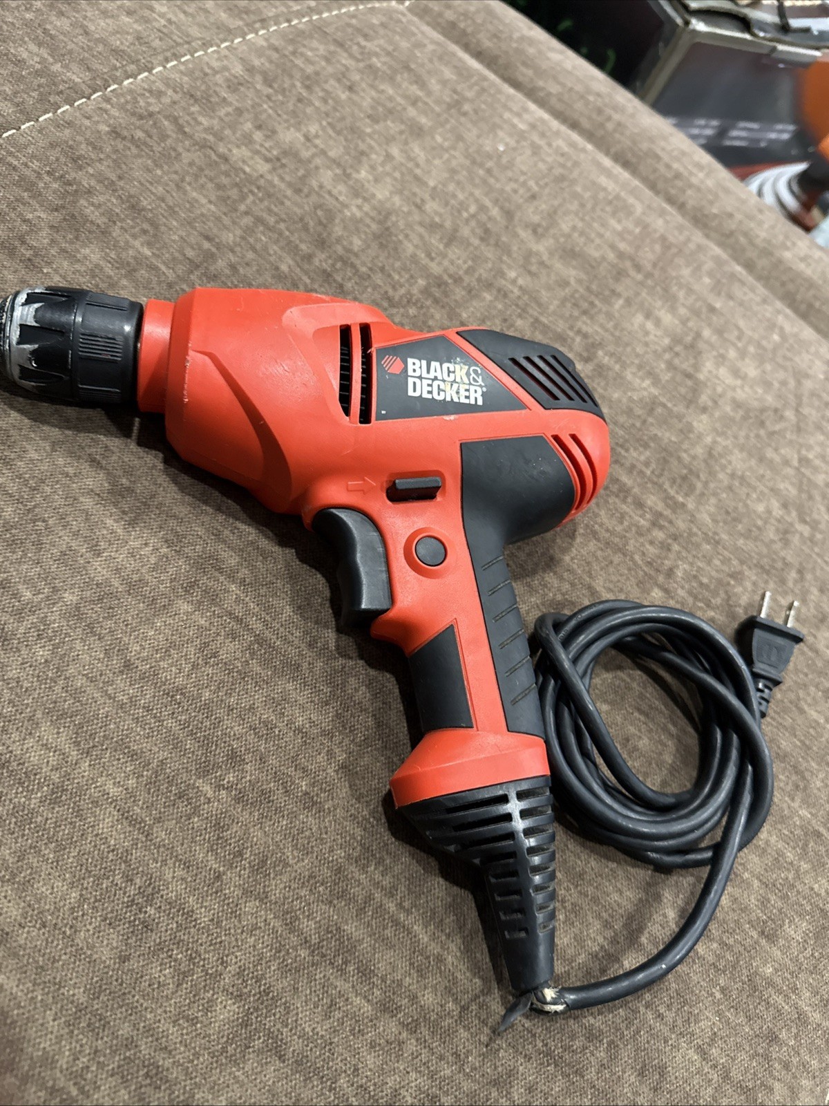 Black And Decker Drill DR200 Type3 Corded Keyless 4.5A 0-1350 RPM Tested & Works