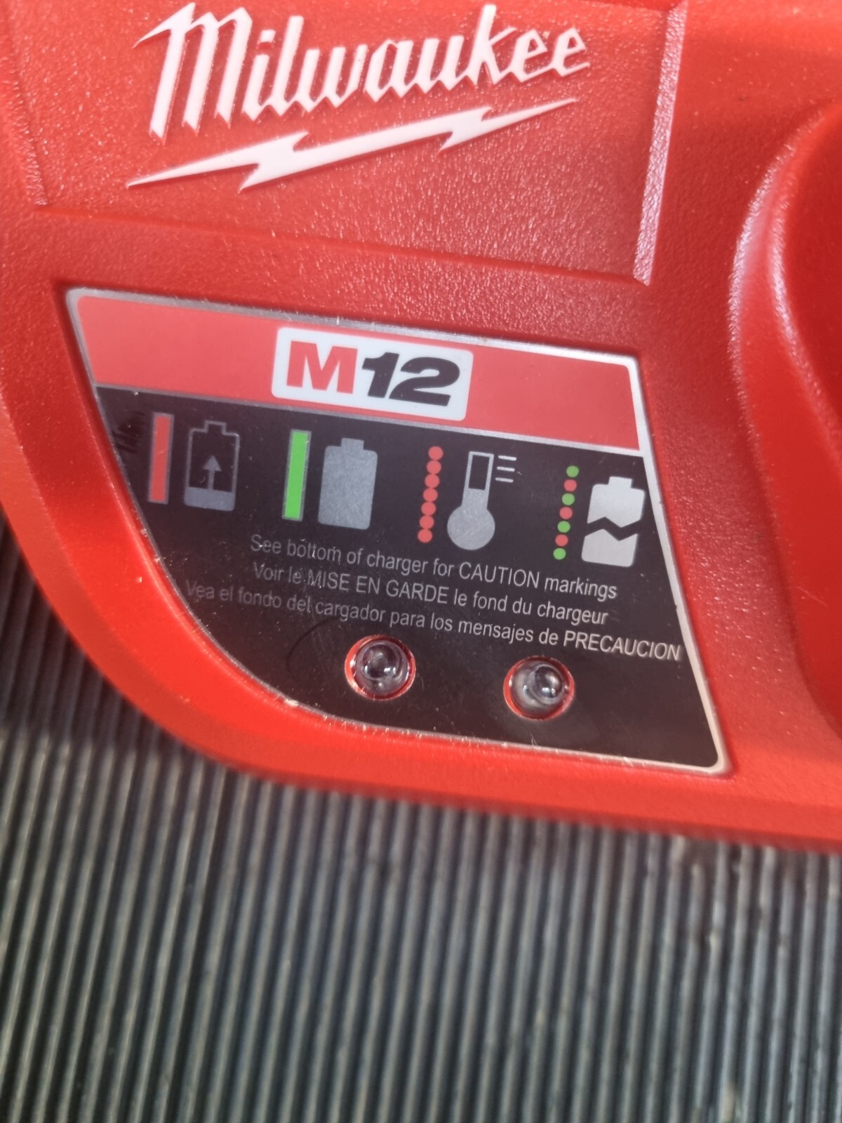 MILWAUKEE 48-59-2401 M12 CHARGER W/ X2 48-11-2401 (R4S3.5)