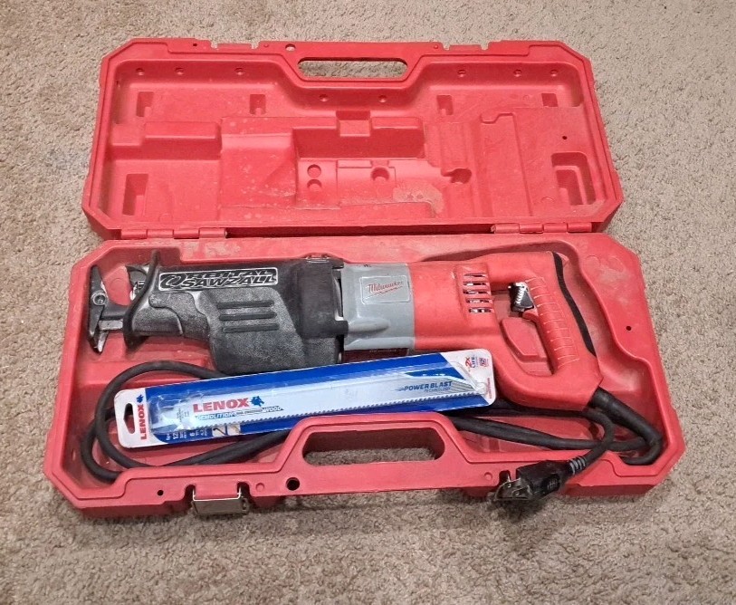 Milwaukee Orbital Sawzall Reciprocating Saw With Case Tested and 2 Blades Tested