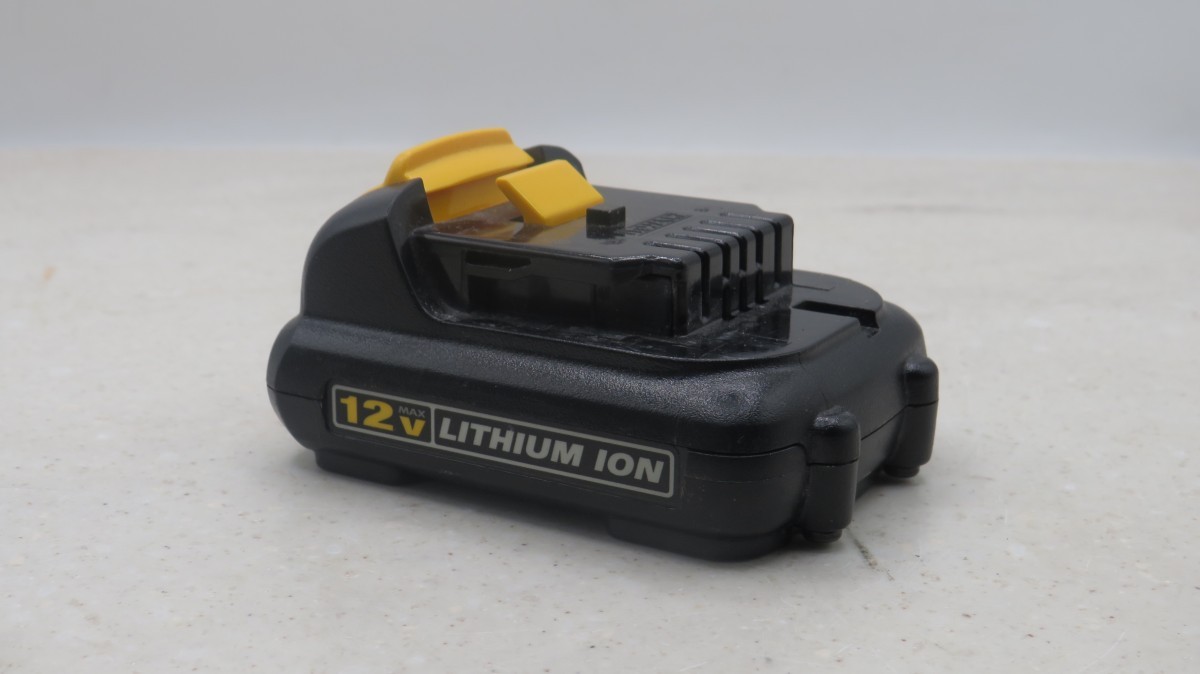 DeWalt DCF815 12V Max 1/4-inch Hex Sub-Compact Impact Driver Kit (TDY030847)