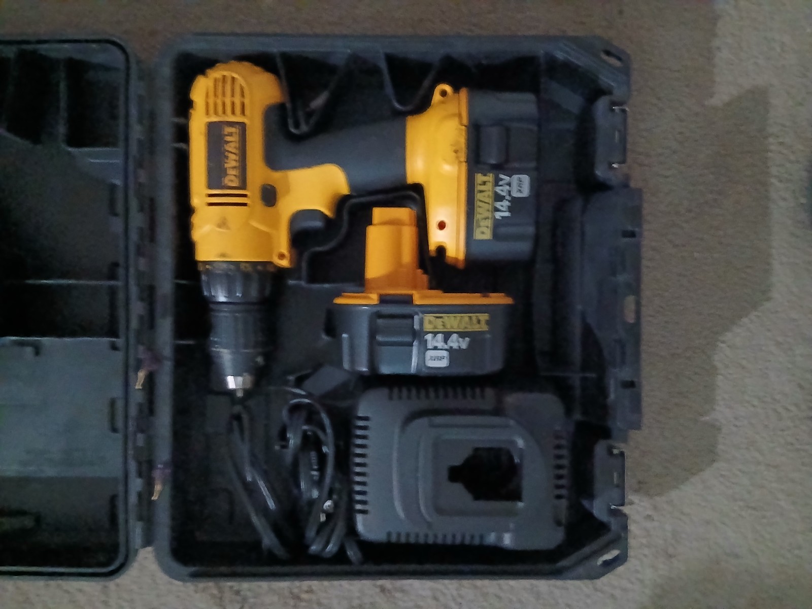DEWALT 14.4V Cordless 3-Tool Set Drill/Driver Recip Saw Circ Saw 2 Bat