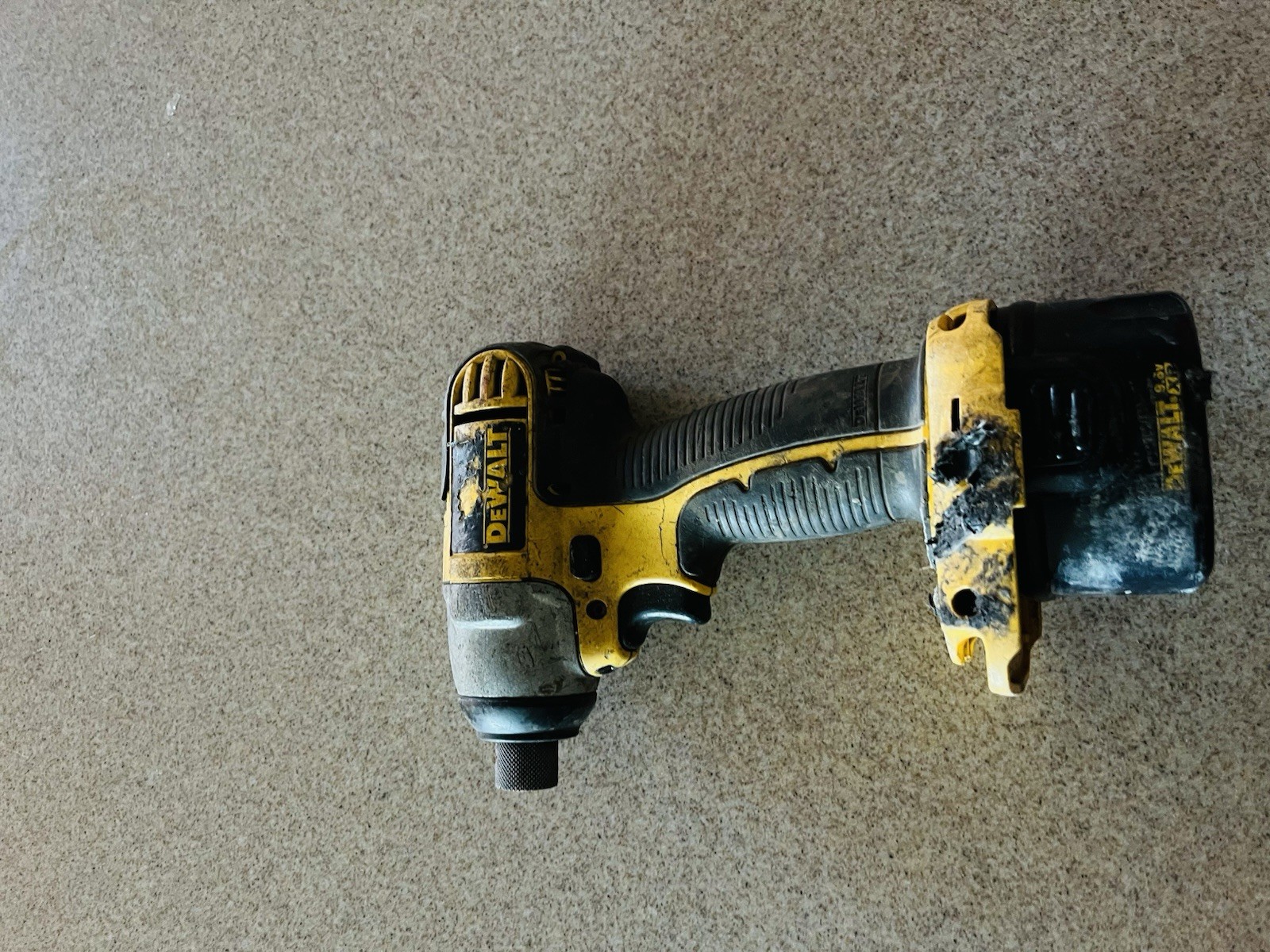 Dewalt DC825 (DC827, DCF826) 18V Volt 1/4&Prime; Hex IMPACT DRIVER Tool with battery