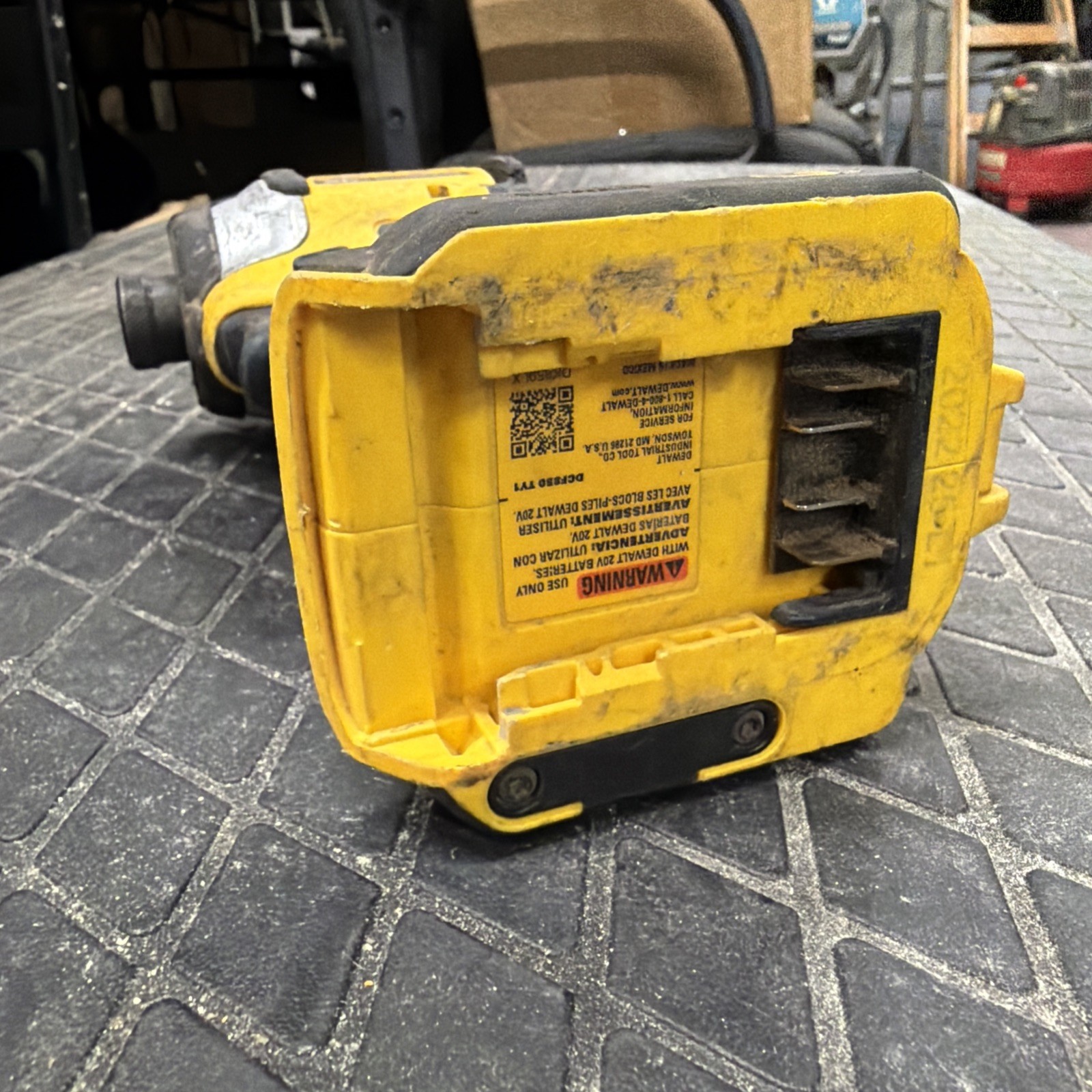 DEWALT 20V MAX Brushless Cordless Impact Driver DCF850 1/4in Tool Only