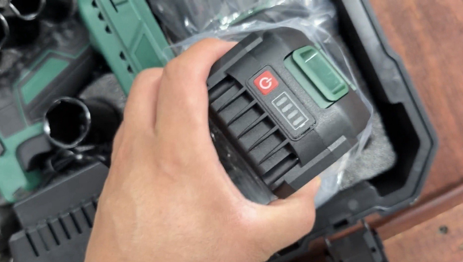PADWAFOL 20V Cordless Impact Wrench Kit w Battery Charger Case Green/Black