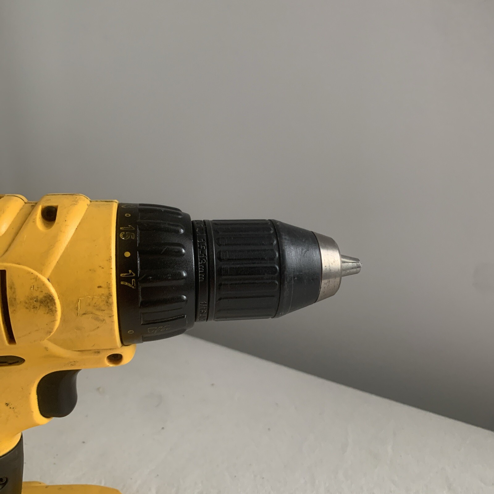 DeWalt DC759 18V 1/2&Prime; (13mm) VSR Cordless Drill/Driver-color Yellow Batter,charg