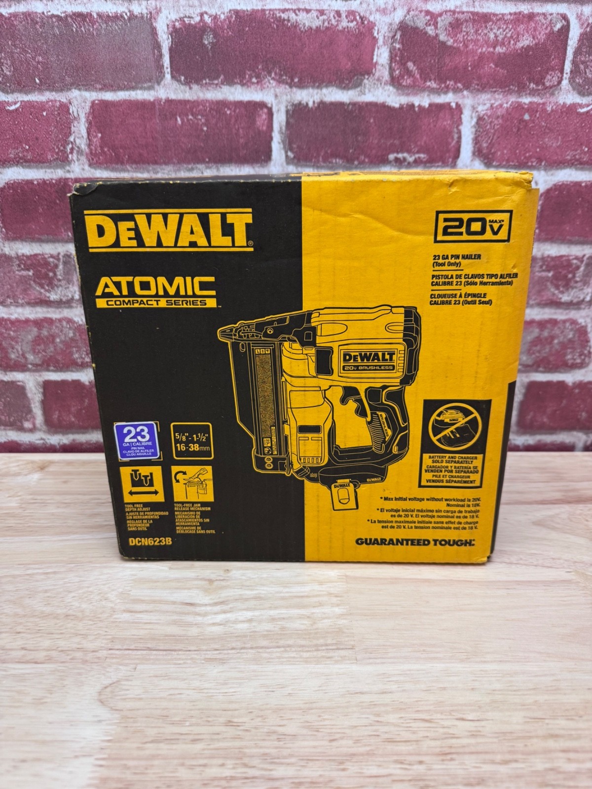 NEW (DCN623B) DeWalt 20V MAX* Brushless Cordless 23GA Pin Nailer- Tool Only