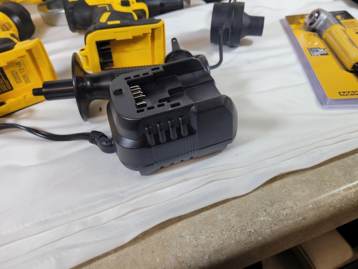 DeWalt 20V Tool Bundle Blower, Grinder, Saw, Vacuum, Radio, Drill, Light +