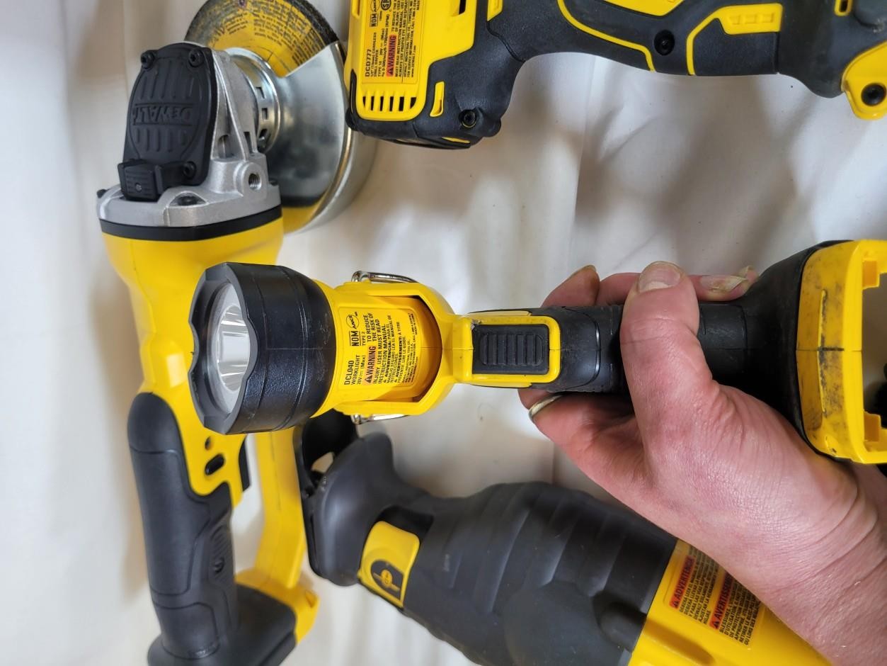 DeWalt 20V Tool Bundle Blower, Grinder, Saw, Vacuum, Radio, Drill, Light +
