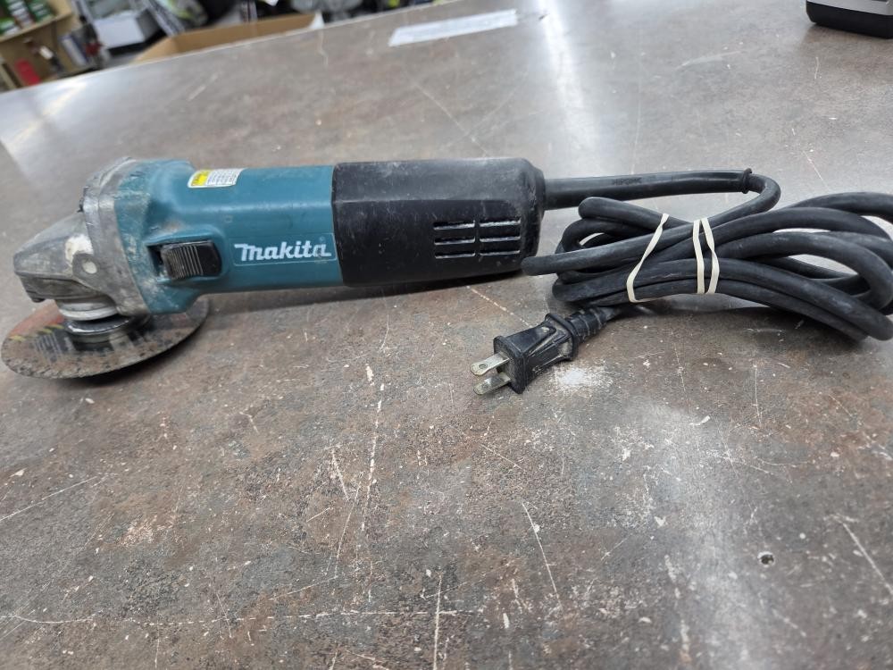 MAKITA 9557NB ANGLE GRINDER (G69008920)