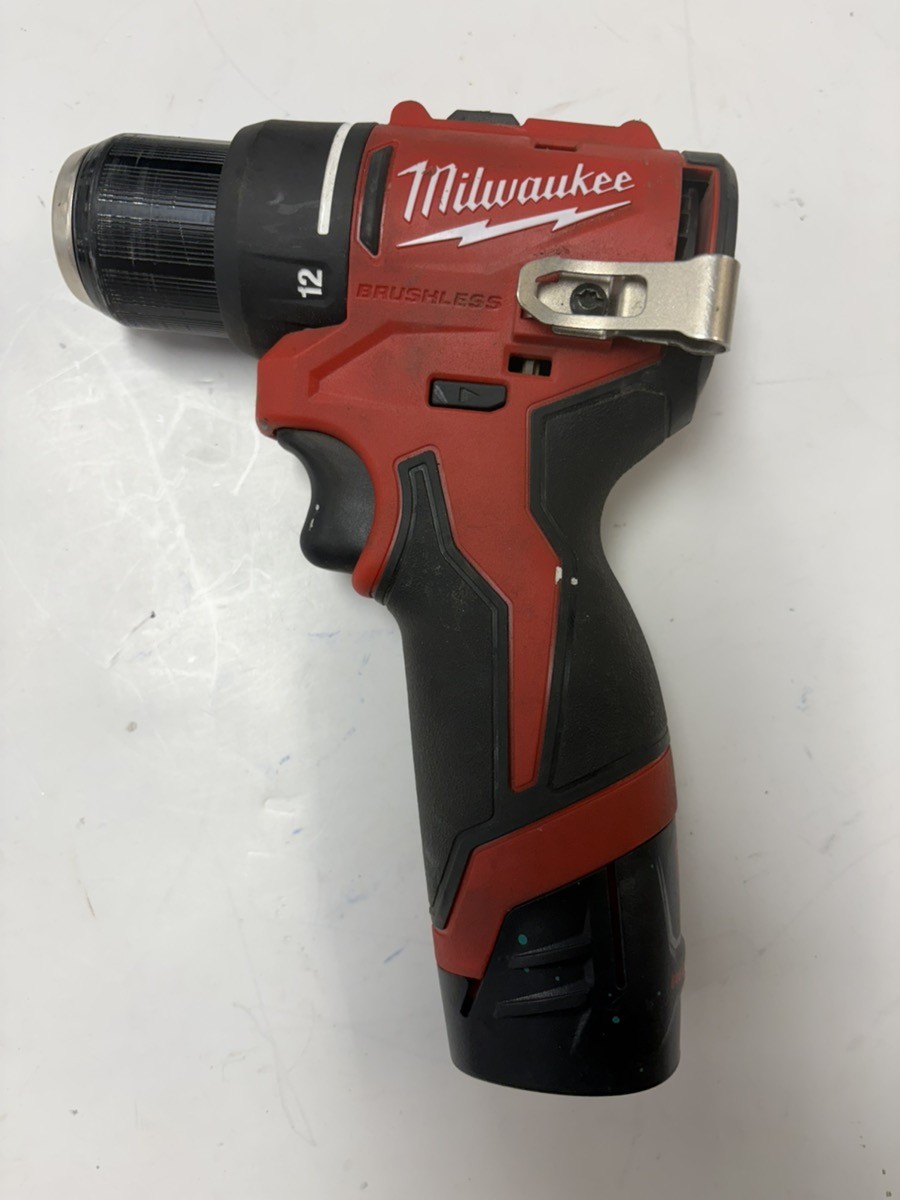 IMPACT DRILL 2 BATTS AND CHARGER (P34008126)