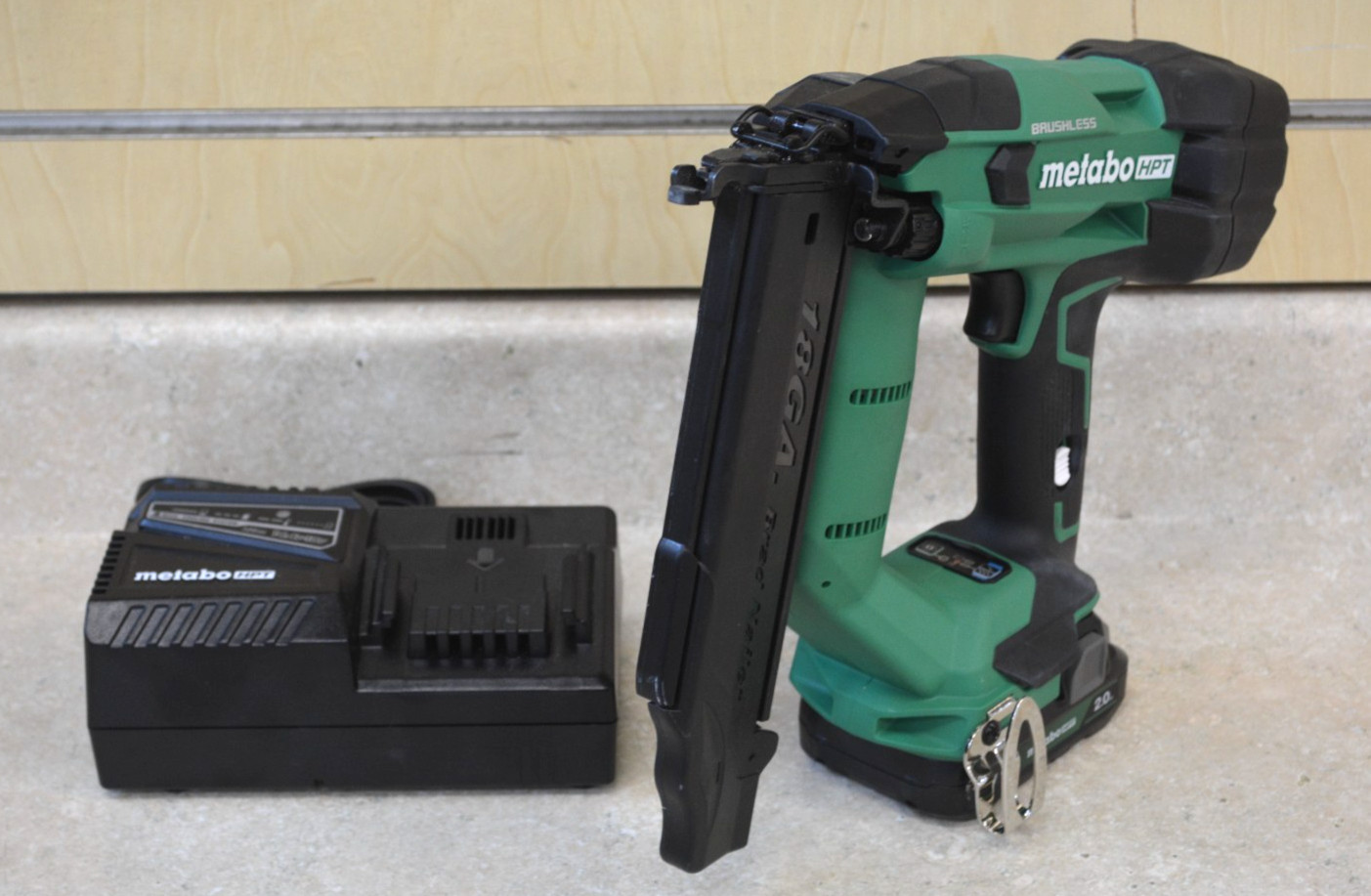 Metabo HPT NT1850DF 18V Brushless Brad Nailer Kit *Pre-owned* FREE SHIPPING