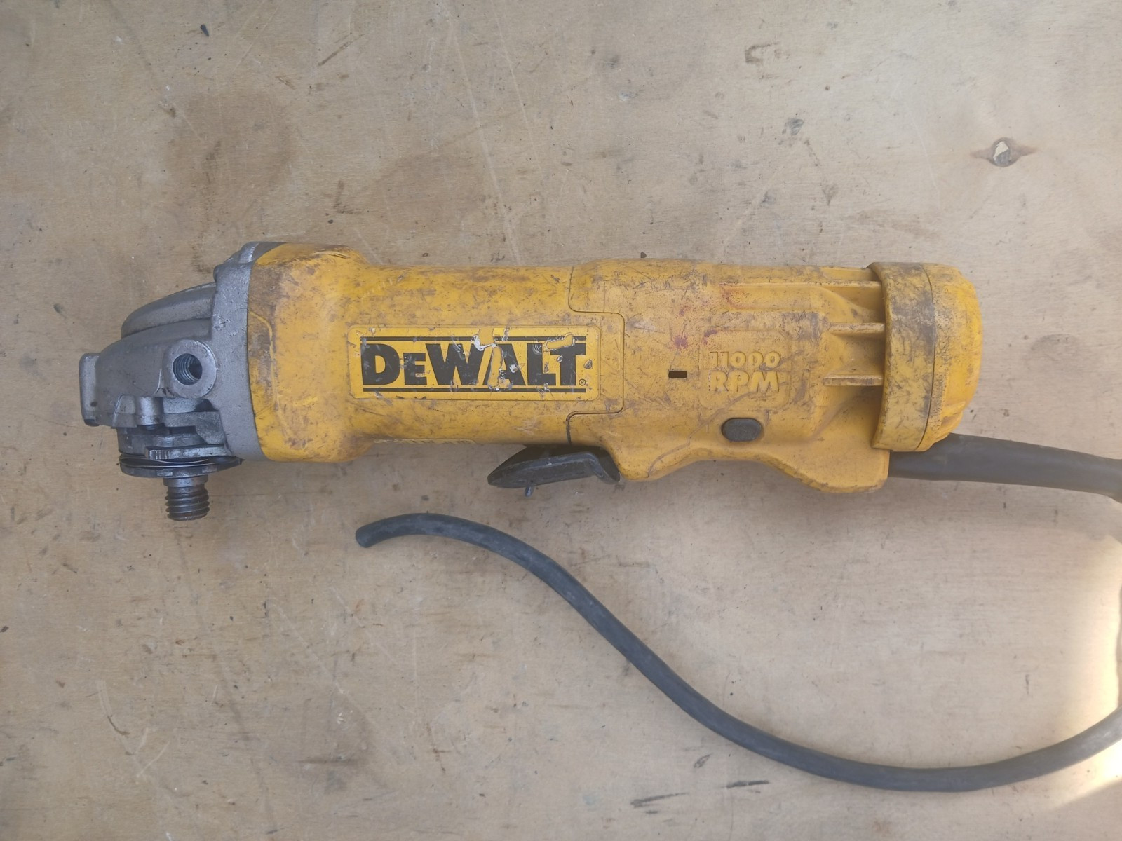 *PARTS/REPAIR DEWALT DWE402 120V 4-1/2&Prime; Corded Angle Grinder Not Tested Cord Cut
