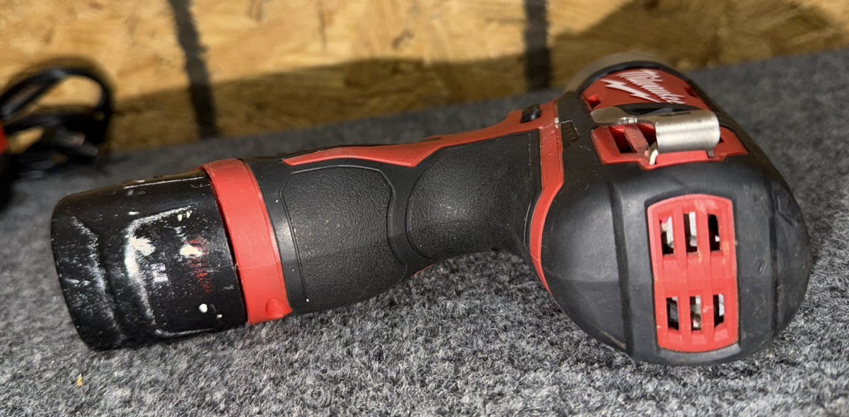 MILWAUKEE 2462-20 M12 1/4&Prime; Cordless Hex Impact Driver w/ Battery & Charger