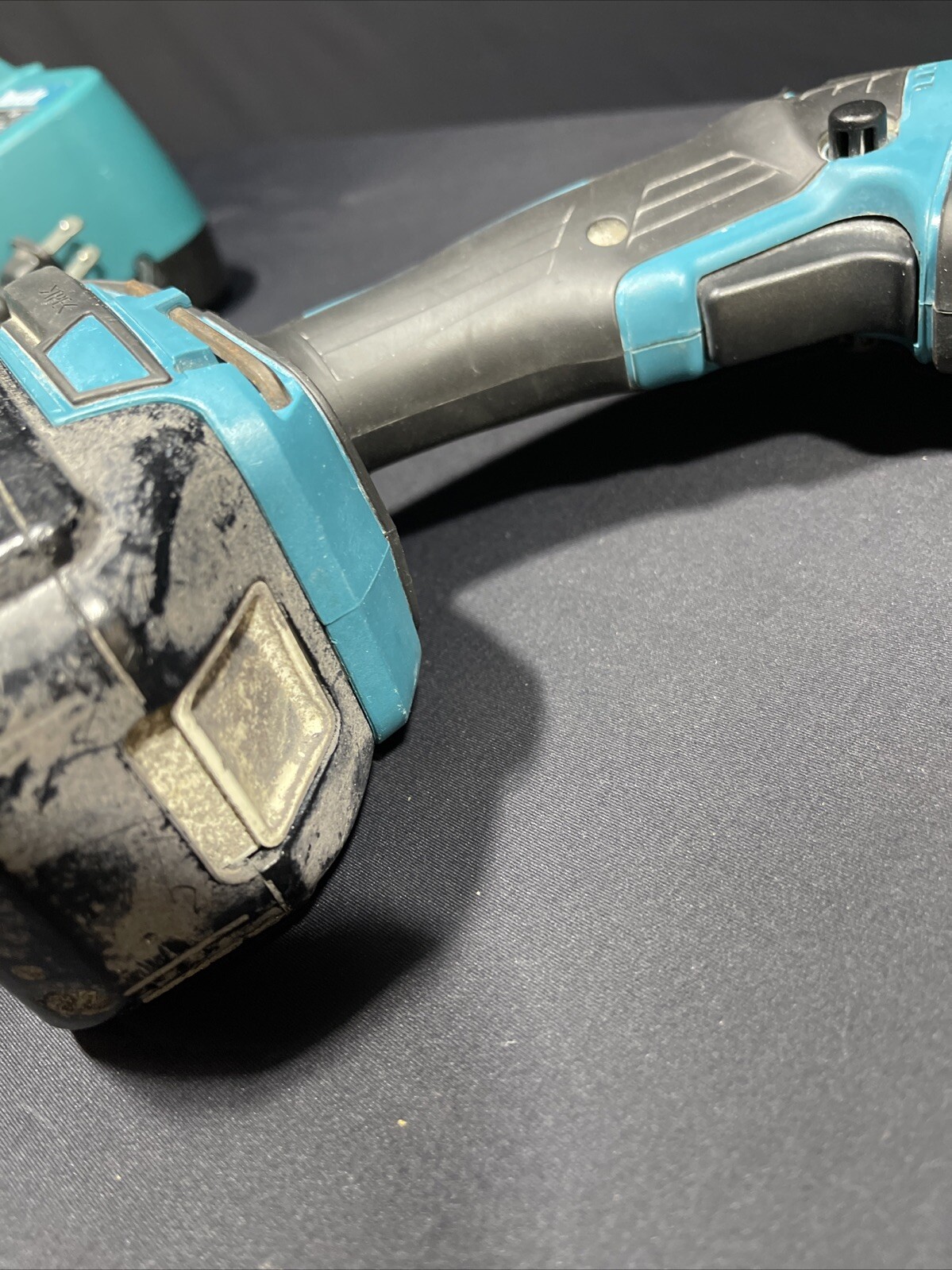 Makita XRJ01 Cordless Compact Reciprocating Saw with One Battery & One Charger