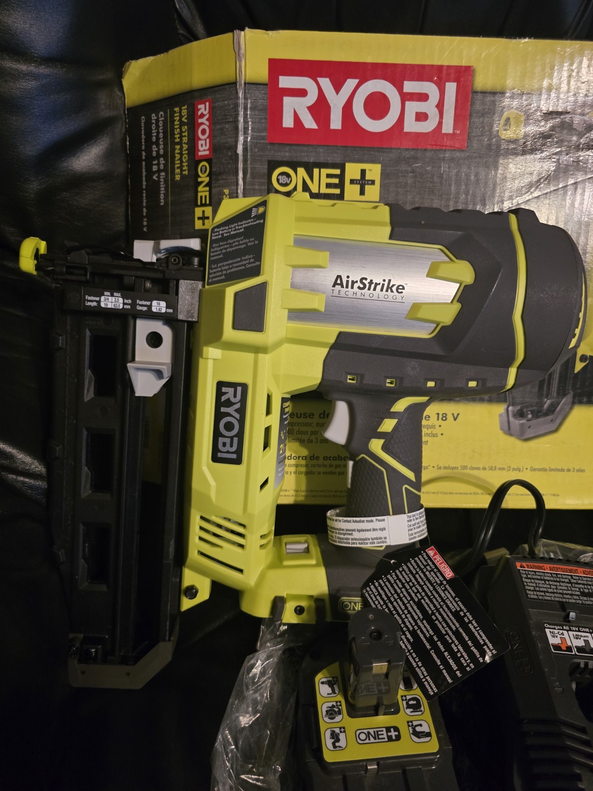 Ryobi P325 One+ 18V Airstrike 16 Gauge Cordless Finish Nailer W/ Battery & Chrgr