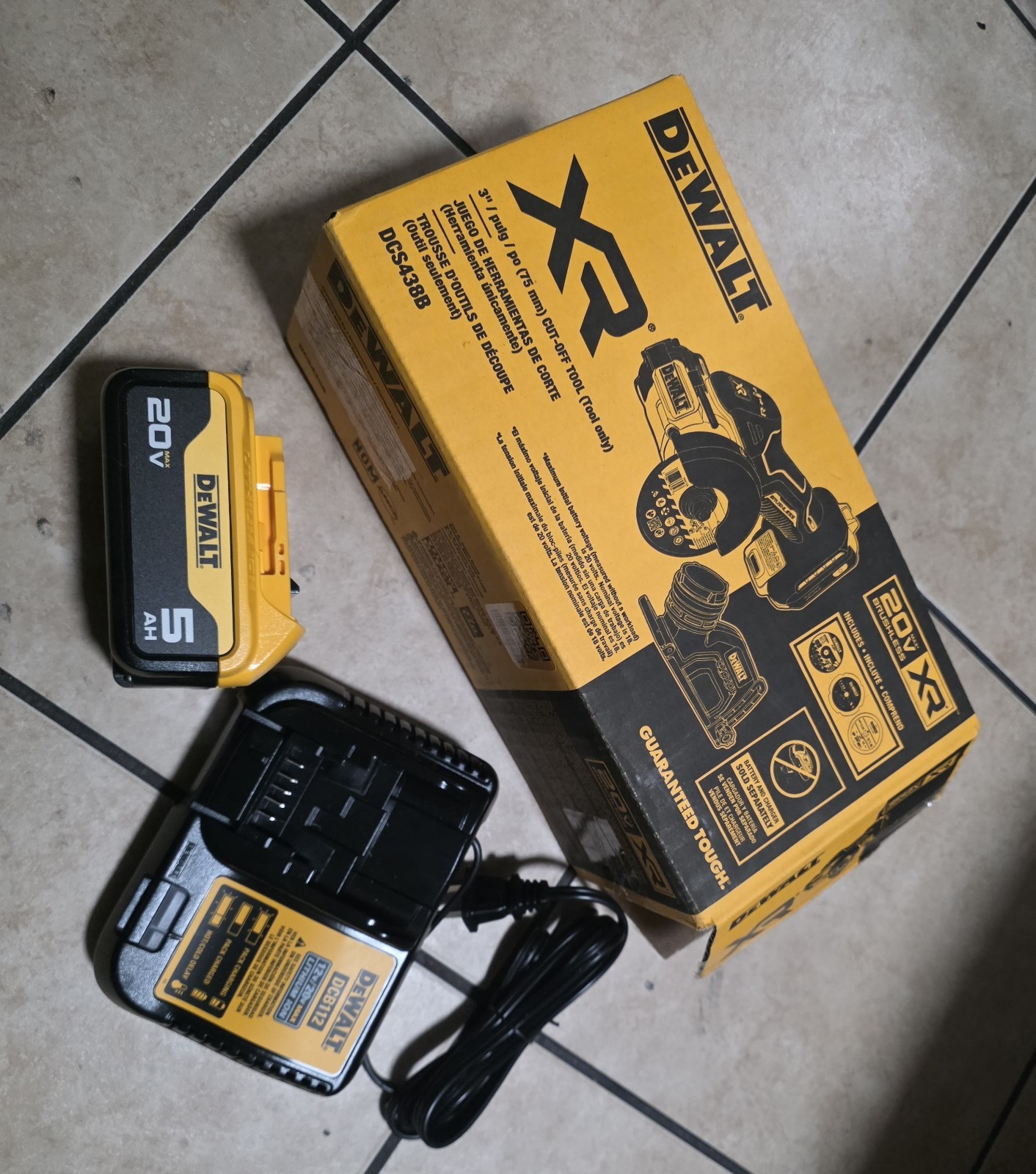 DeWALT DCS438 20V MAX XR 3&Prime; Brushless Cordless Compact Cut Off Tool Kit