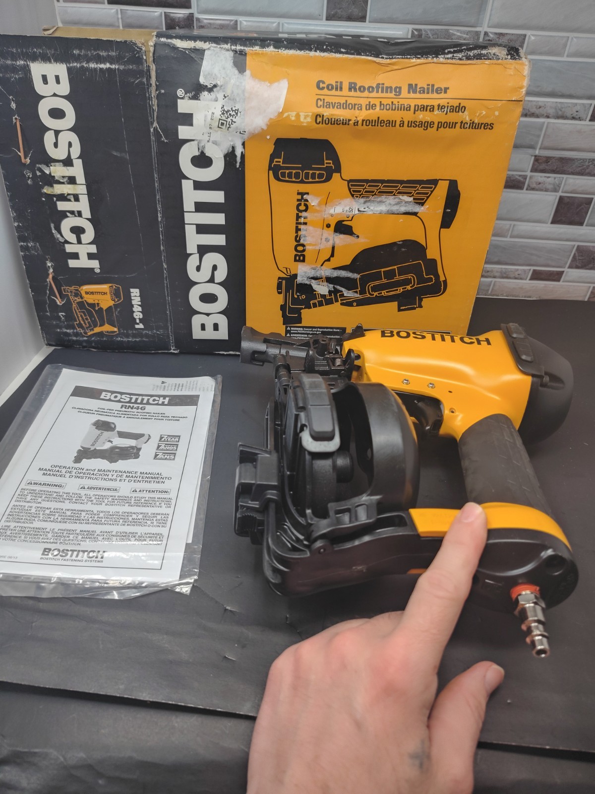 Bostitch RN46-1 Coil Roofing Nailer 15° Pneumatic 3/4-1 3/4in Worn Open Box