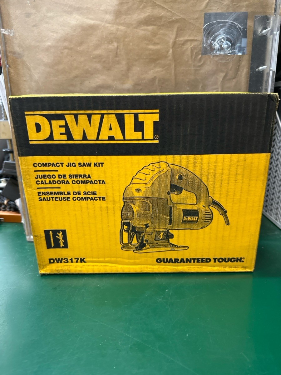 DeWalt DW317K Compact Jig Saw Kit (E10050021)