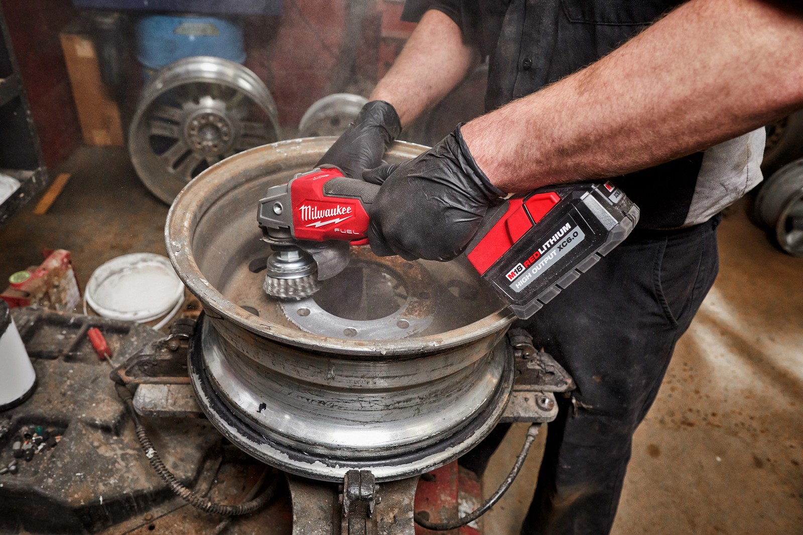 Milwaukee Tool 2888-20 M18 FUEL 4-1/2&Prime; / 5&Prime; Variable Speed Grinder Tool Only