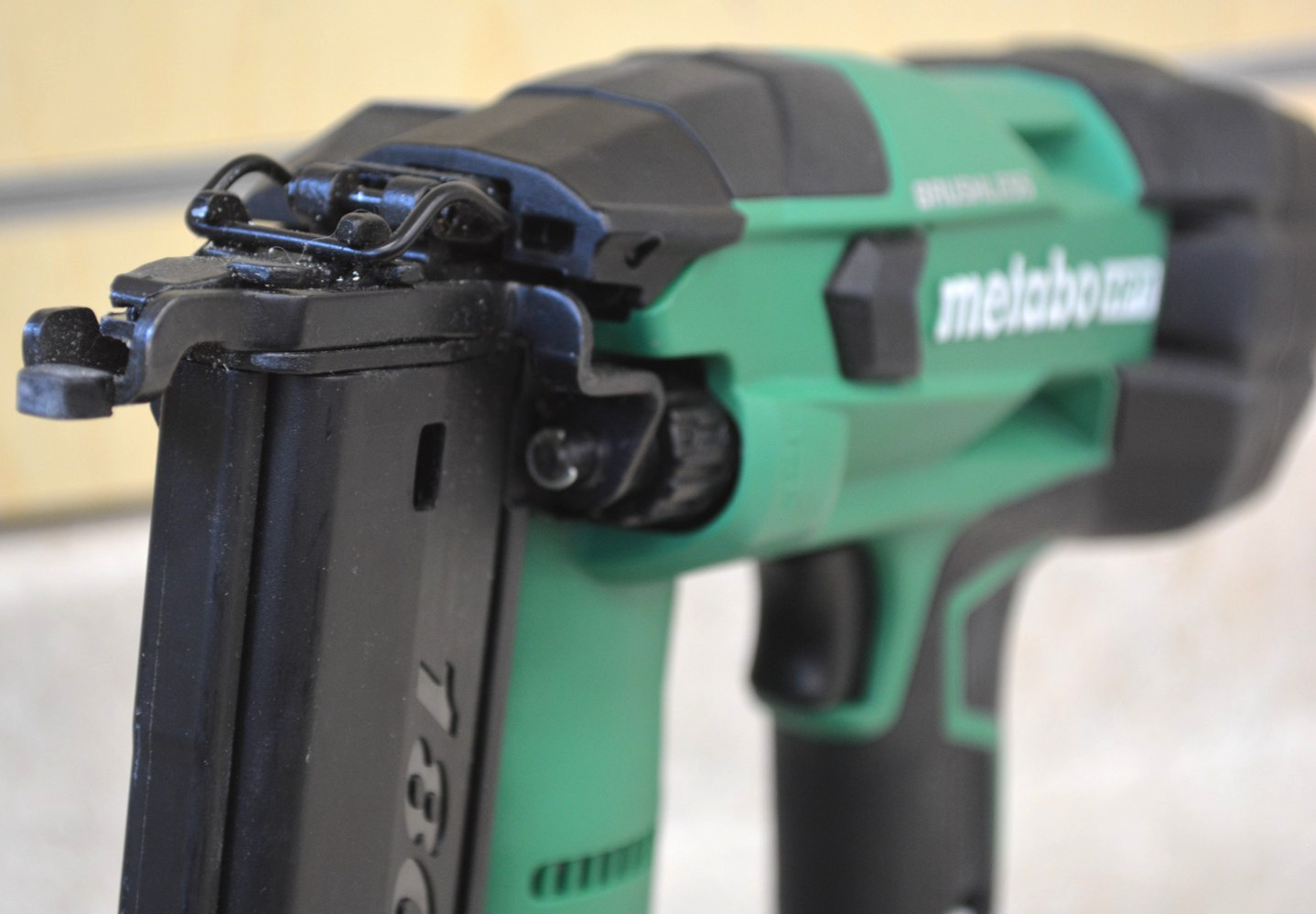 Metabo HPT NT1850DF 18V Brushless Brad Nailer Kit *Pre-owned* FREE SHIPPING
