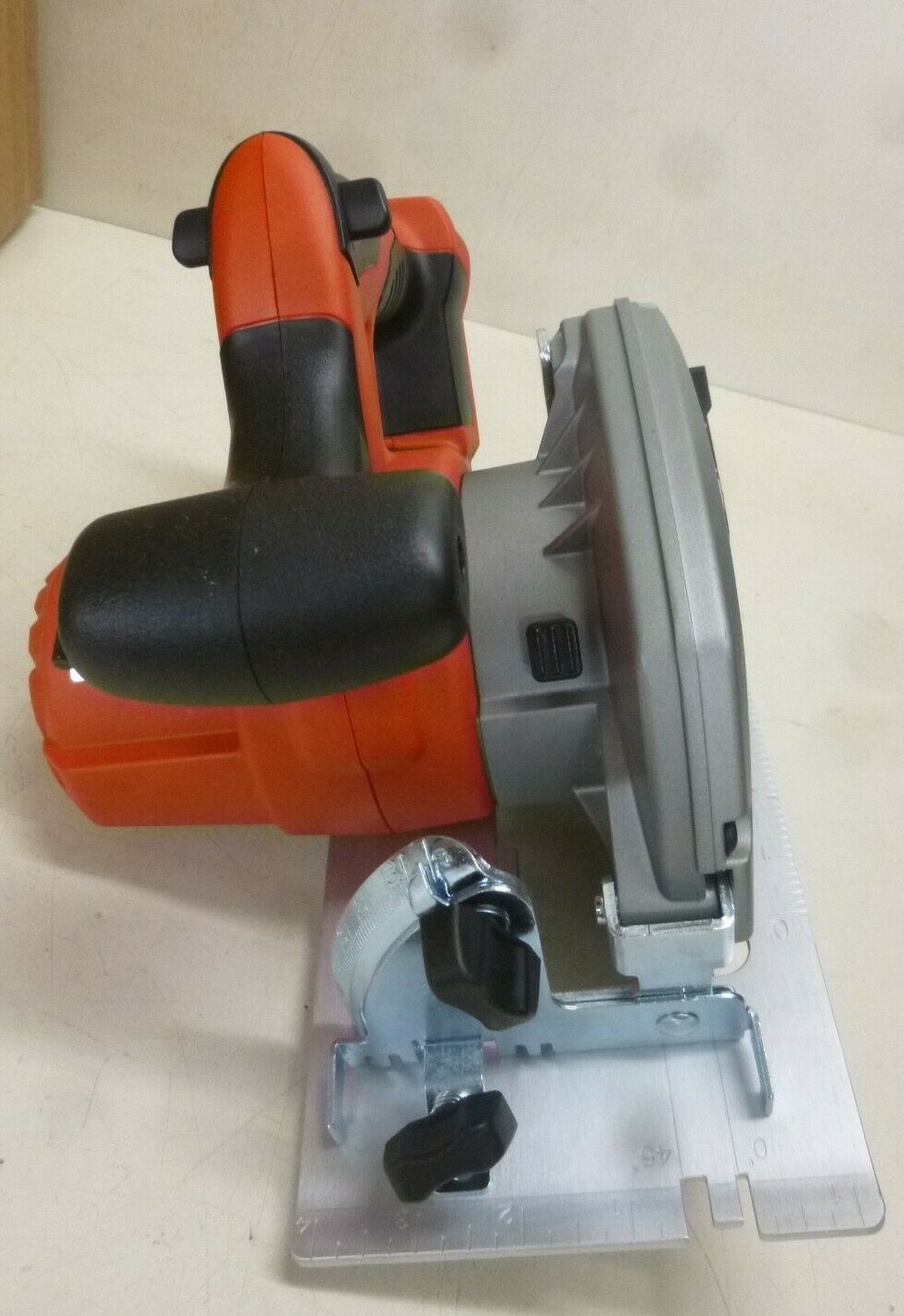 NEW! Milwaukee 2630-80 M18 6 1/2 Circular Saw (Tool Only)
