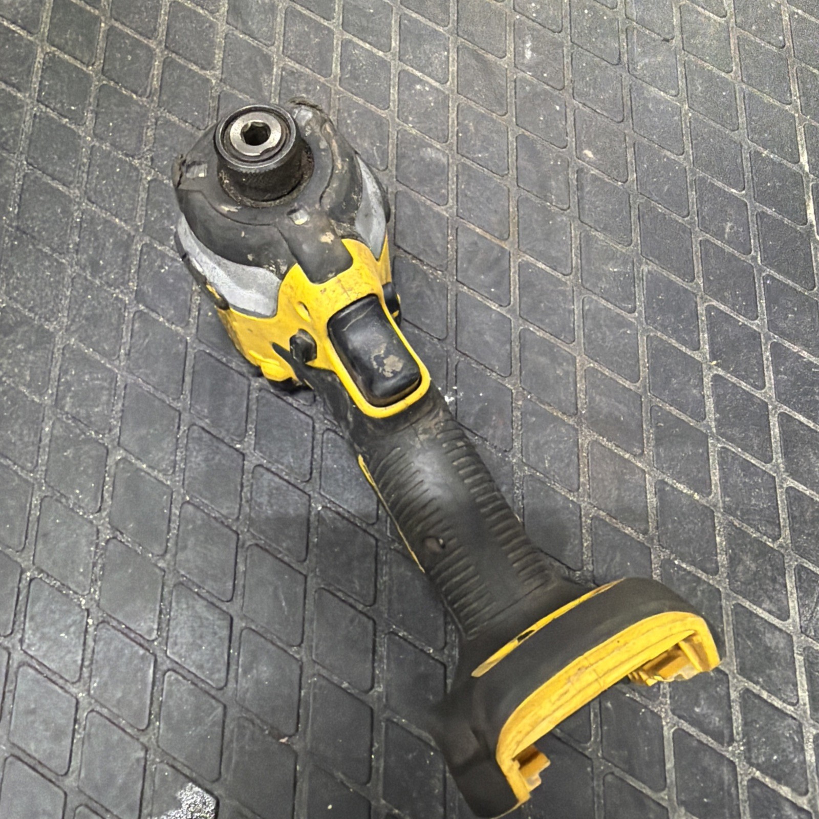 DEWALT 20V MAX Brushless Cordless Impact Driver DCF850 1/4in Tool Only