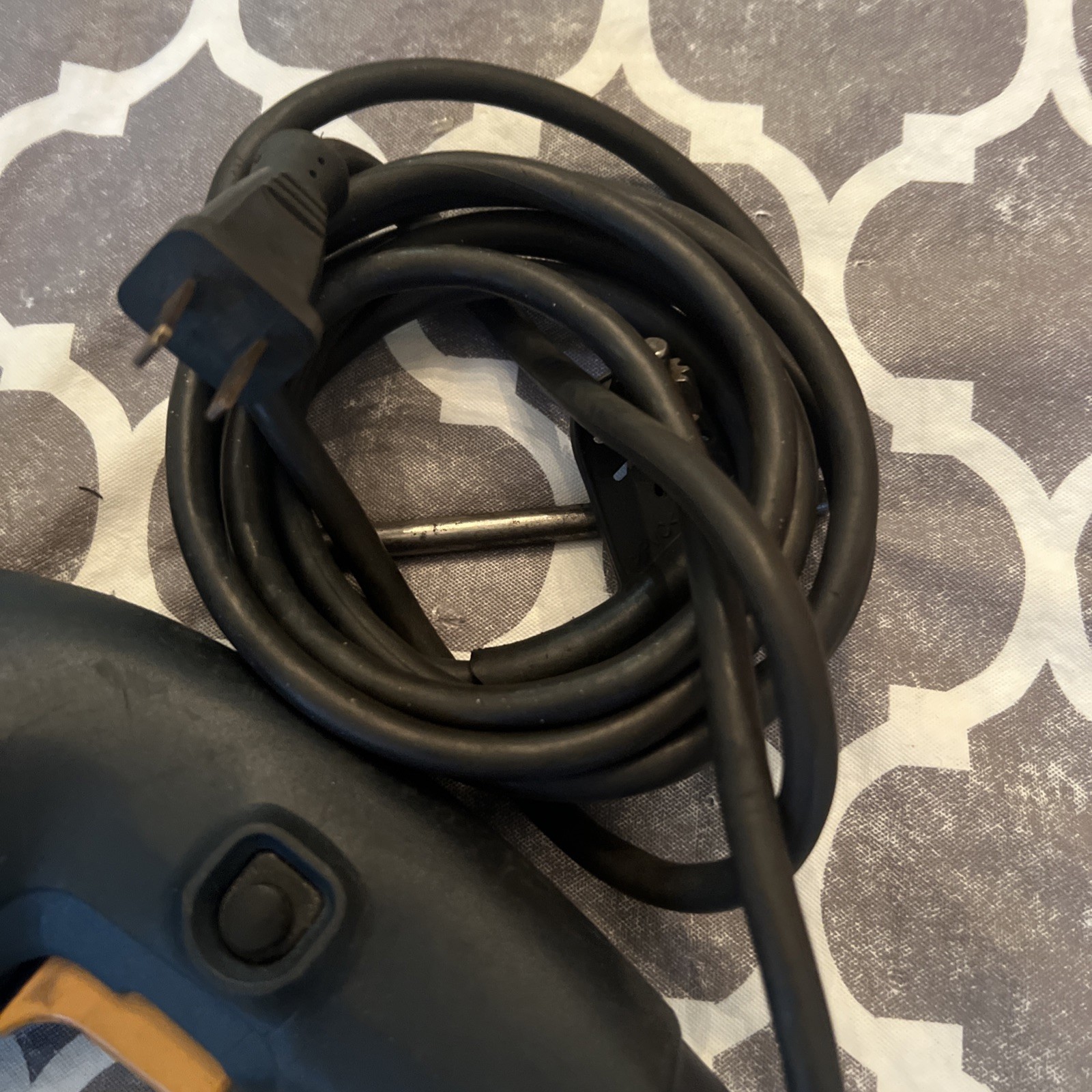 Bosch B6050 Electric Drill Corded 3/8”VSR Made In Switzerland has a 1/2”chuck
