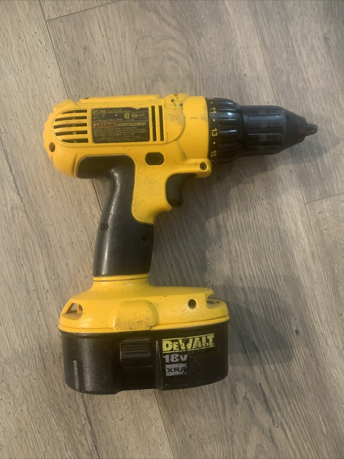 DeWalt DC759 18V 1/2&Prime; (13mm) VSR Cordless Drill/Driver-color Yellow Batter,charg