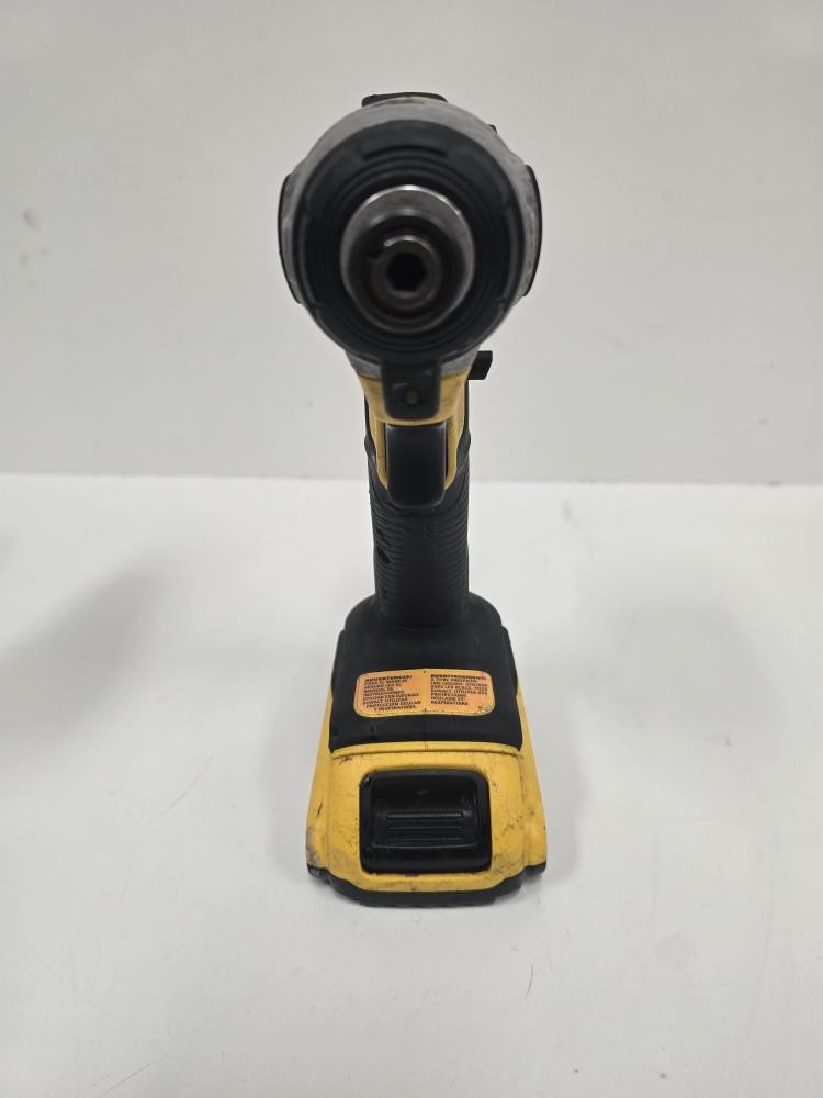 DEWALT SET W/ BATTERY (P21028235)