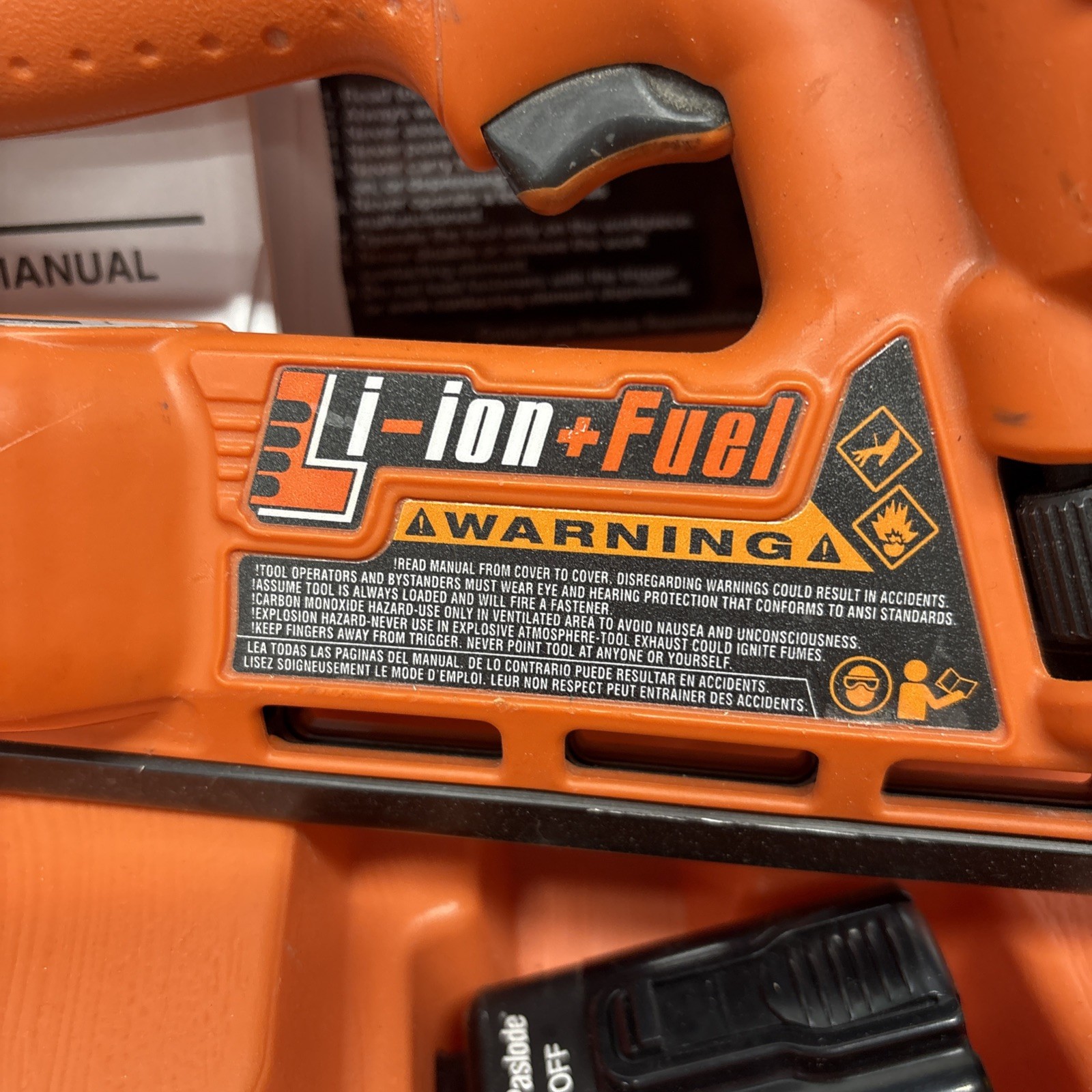 Paslode IM250A-Li Cordless 16 GA Angled Finish Nailer Kit In Case