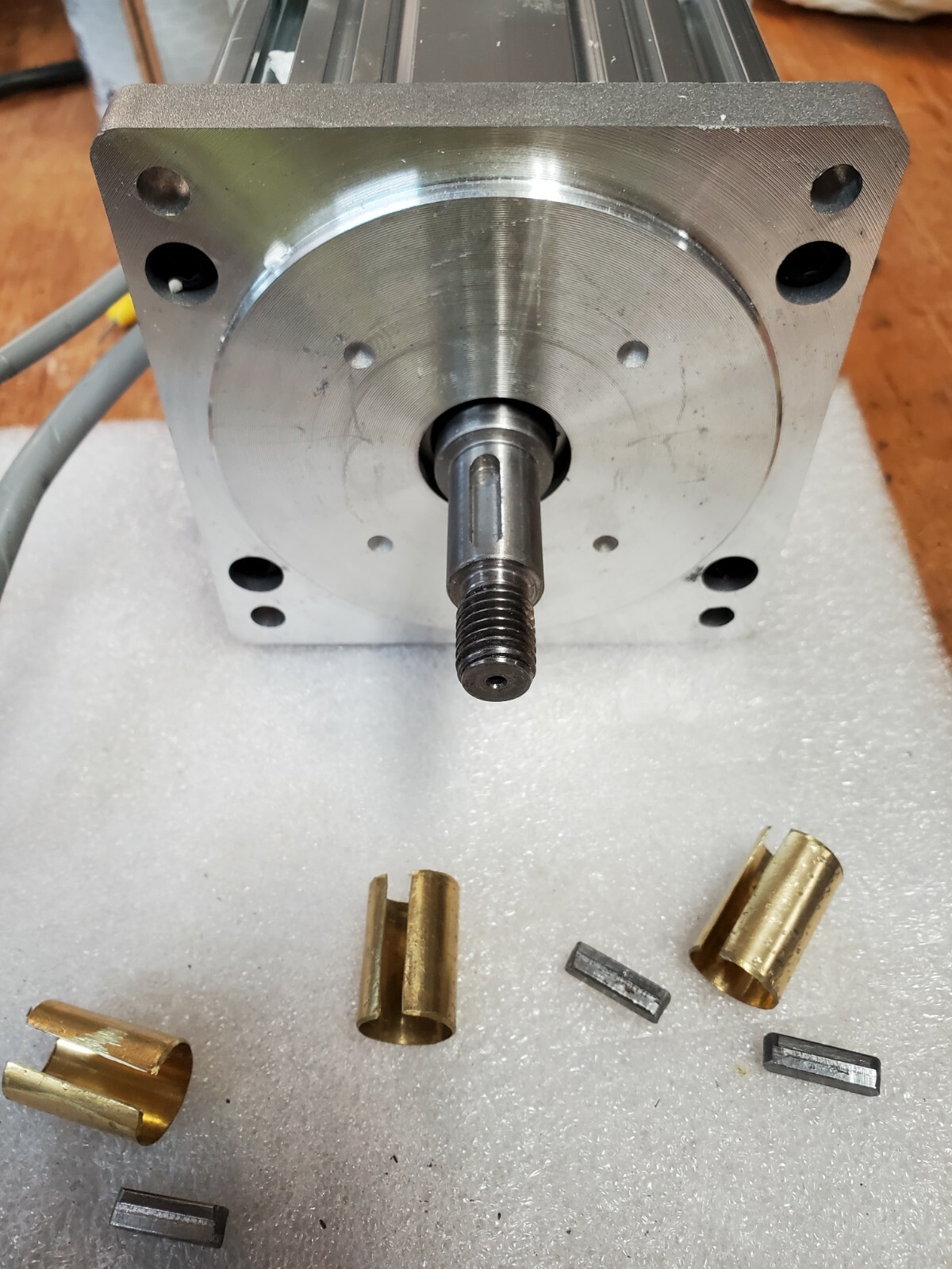 15 mm to 5/8&Prime; Shaft Adapter Bore Reducer Sleeve Bushing with 5 mm to 3/16&Prime; Key
